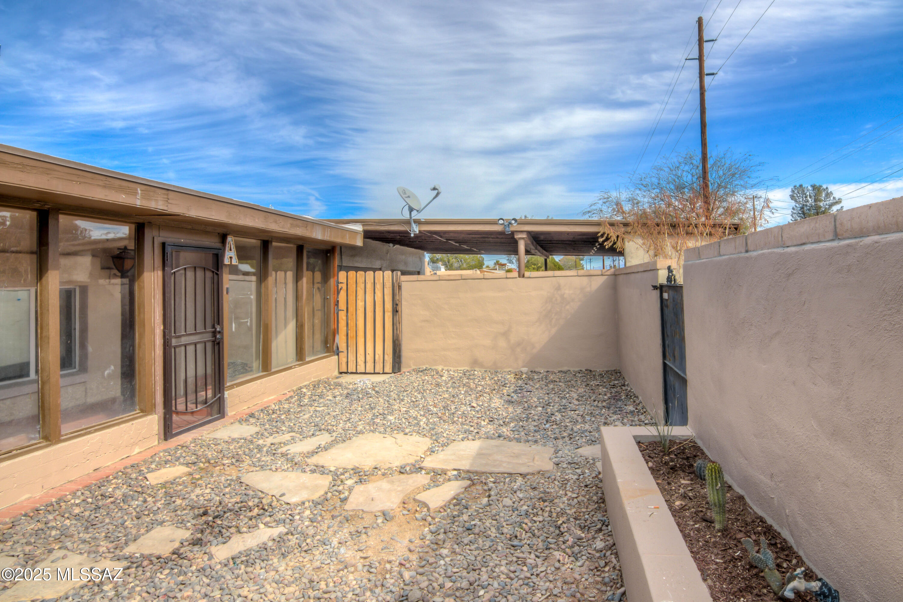 2619 E Prince Road