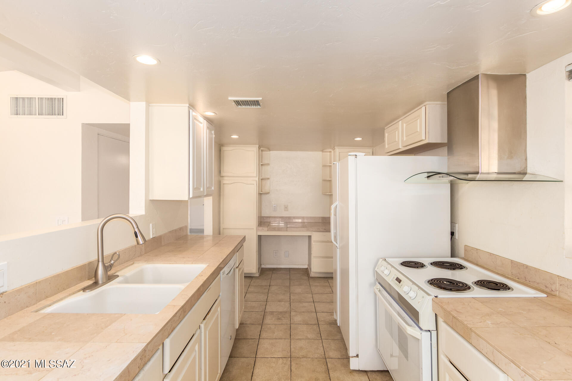Carlos Terrace - Residential