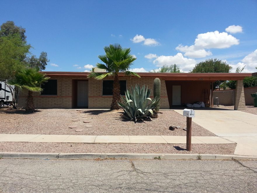 Reduced to sell quick.Rare to find quality home like this NW in mid 130's.Great starter home in wonderful Horizon Hills neighborhood. Beautiful new carpet and pad.  New blinds in living rm. Clean 3 Bdrm 2 Bath.Durable EZ-care slump block construction.Most interior freshly painted, newly re-coated roof, no HOA, large yard. 12 X 21 1/2'north facing covered patio. Split bedroom plan.  Ceramic tile entry,both baths,MBR shower,kitchen, dining area.Walk-in closet in Master Bedroom. 2 car carport.8 X  12 storage rm off carport. Great location close to schools, park,restaurants, Foothills Mall and EZ access to I-10. 1 block to Richardson elementary. Just a few blocks from Lowes/H.Depot,restaurants, Costco,2 drugstores,Chase bank.