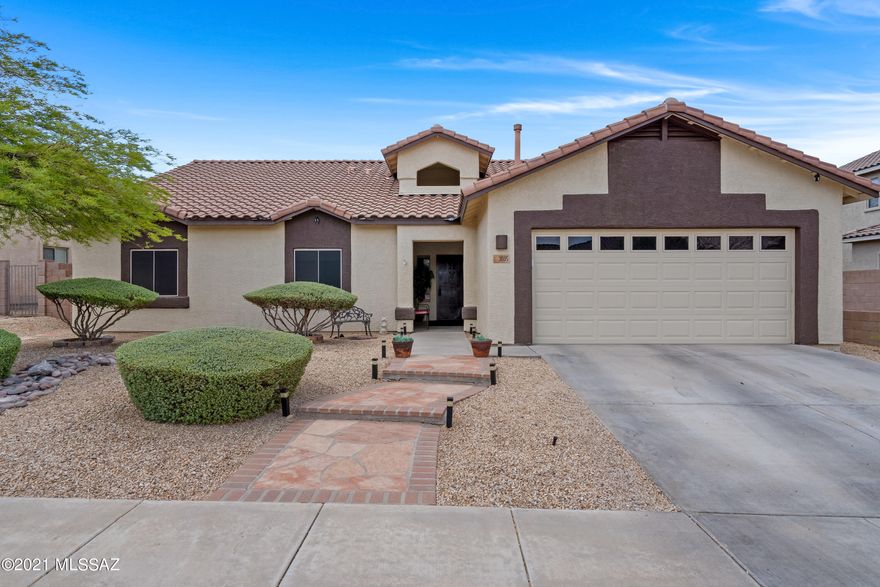 Great opportunity to view this originally owned, lovingly maintained, US Home built in the beautiful Black Horse Ranch subdivision. Large, bright and open floor plan with 4 good-sized bedrooms (3 with walk-in closets) plus a den! Formal dining area in the great room open to the large living space complete with a fireplace and breakfast bar. Cooks delight kitchen includes all new stainless appliances, gas cook-top, pantry closet, utility closet and endless counter space. Freshly painted interior and exterior with neutral colors and low maintenance tile and laminate flooring in the high traffic areas. Newer plush carpet installed in the living area and den. The front and backyard are both professionally landscaped. This home offers extra privacy with an easement to the north and a wash to the east. Fully fenced play pool surrounded by mature vegetation including multiple citrus trees, covered patio with pavers (and a ceiling fan), dog run, and even a hot tub to soak in during the cold winter nights! Energy efficient sun screens installed on every window, hard wired alarm system and a 2 car garage (with all new mechanicals). Easy access to Oracle road, great schools and close to dining and shopping!
