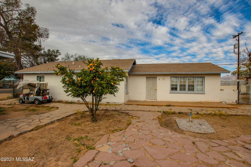 Attention Investors! Centrally located Multi-Family with six 1 BR/1BA units and a 3 BR/1 BA Single Family Home. Fully occupied Unit 1, which is ready for compete remodel. Close to I-10 and Oracle Corridor. Separate Gas and Electric meters, water and sewer paid by Landlord. Gas stoves and Refrigerators convey. Property set up to install community Landry Facility. Two Parcels must be sold together (115-06-1370 and 115-06-1360). Property sold AS IS.