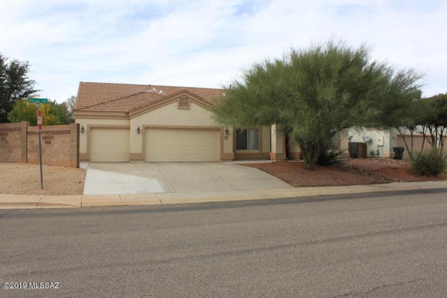 This very spacious home features 4 Bedroom, 2.5 Baths with Jacuzzi tub in Master. Has a formal living and dining rooms, a large great
room and a spacious kitchen; 744 sq' 3-car garage; convenient to major shopping and medical facilities. In 2016 the following upgrades were made: all flooring
replaced with carpet in bedrooms and living room with ceramic tile in all other rooms and halls; granite counter-tops in kitchen; conversion of kitchen island into a
breakfast bar; all new stainless steel appliances (stove, refrigerator, dish washer & microwave; home painted in-side and out; Rust-Bullet painting of garage
flooring; additional concrete added to expand driveway and entry to home; also new gas water heater in 2018.