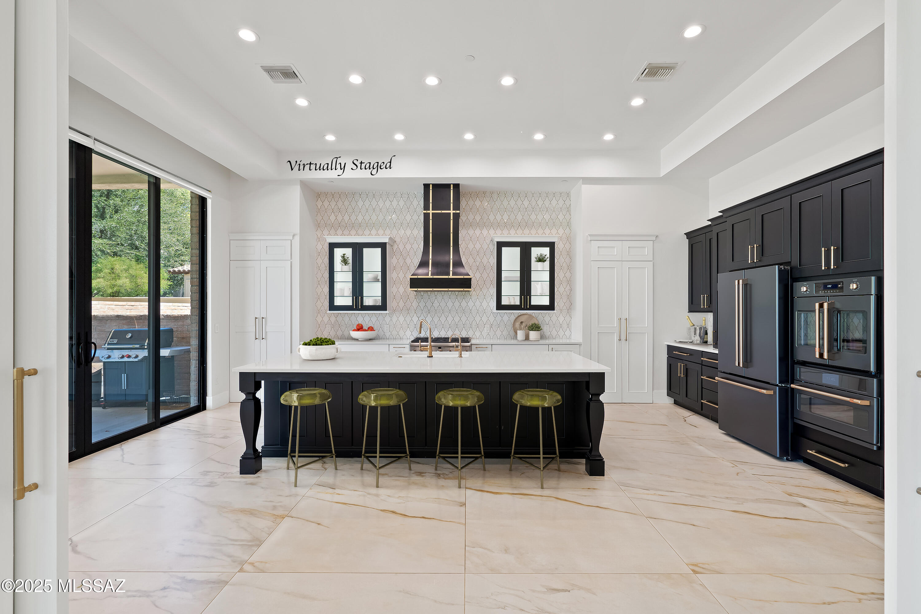 8021 N Della Robia Place
