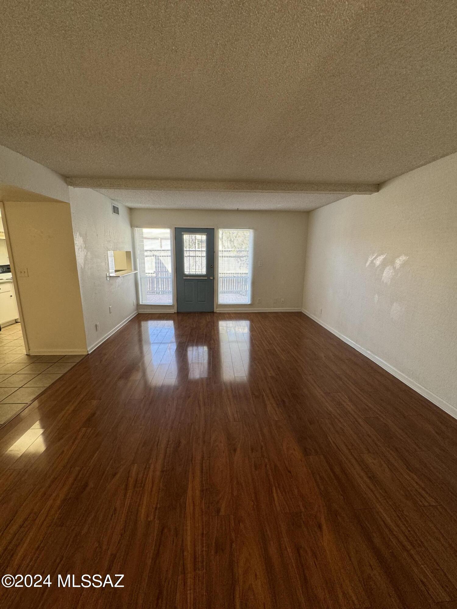 Valle Cereza (1-59) - Residential