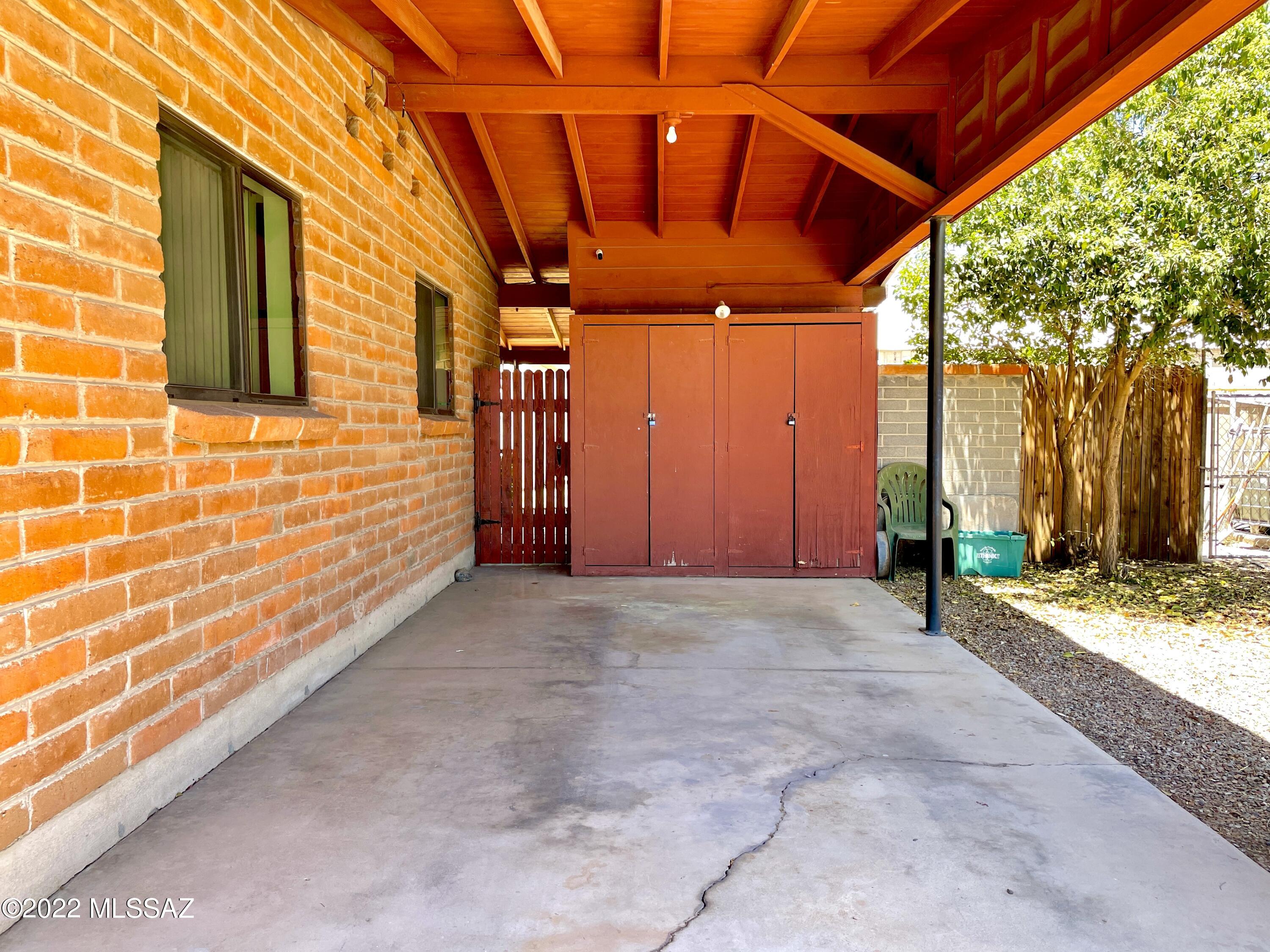 Flowing Wells Est. - Residential