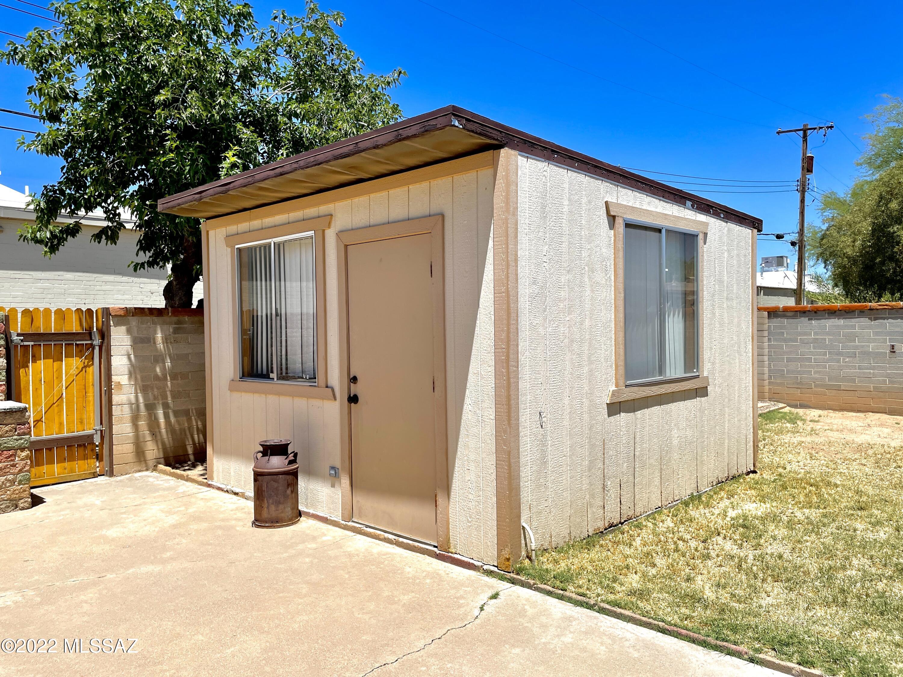 Flowing Wells Est. - Residential