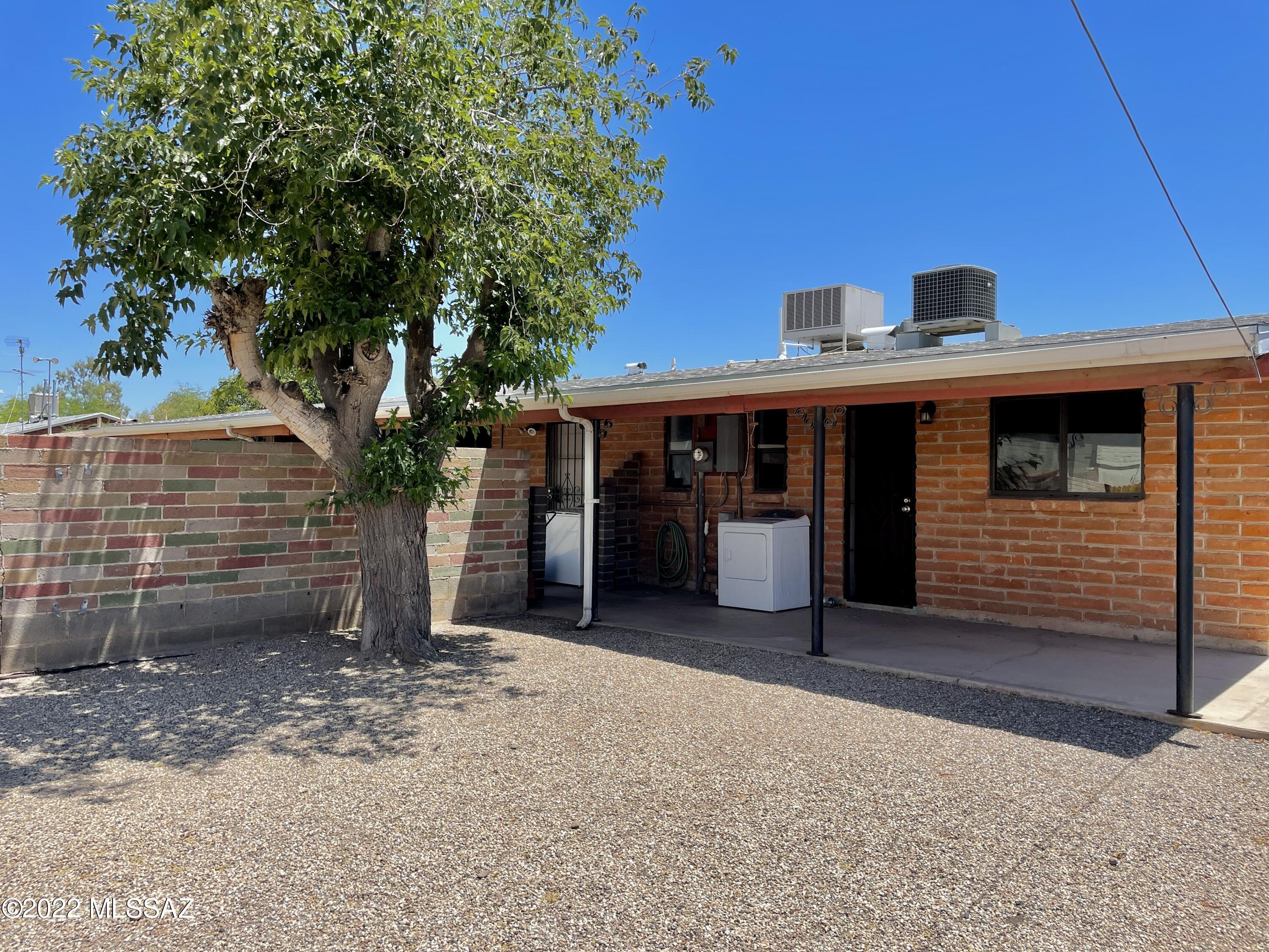 Flowing Wells Est. - Residential