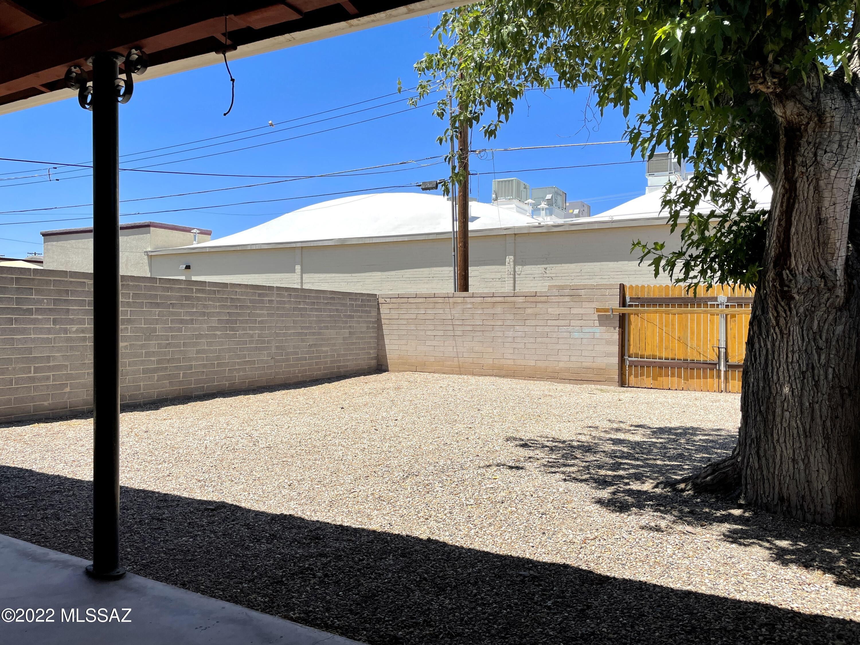 Flowing Wells Est. - Residential