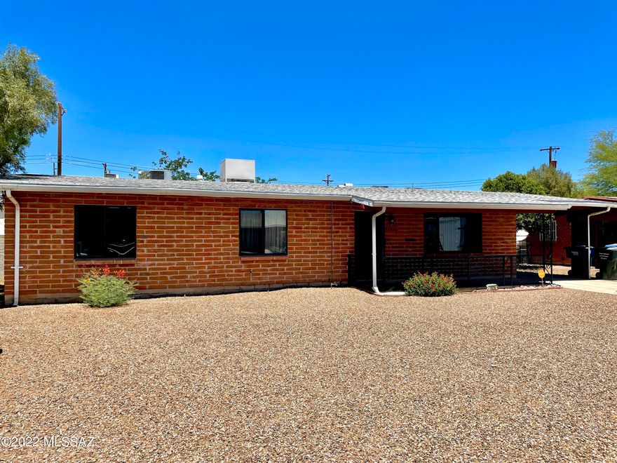 Come see this 3 bed/ 2 bath located on the northwest side! Dual pane windows, TONS of storage, conveniently located near I-10, schools, shopping and more... The back yard has built in wood/charcoal grill, extra storage shed/workshop! 
Call Erik at 520-403-1839 for a showing!