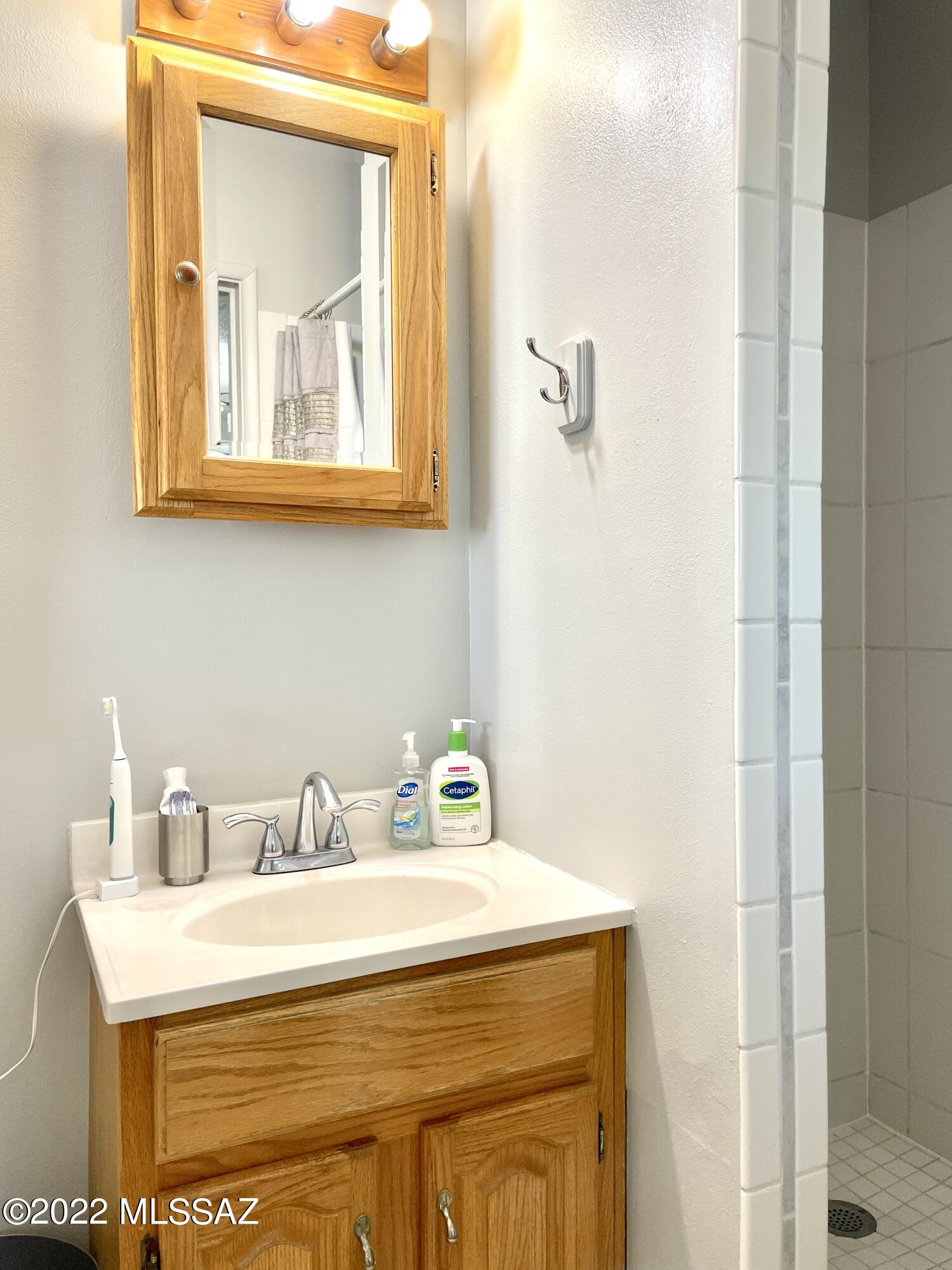 Flowing Wells Est. - Residential