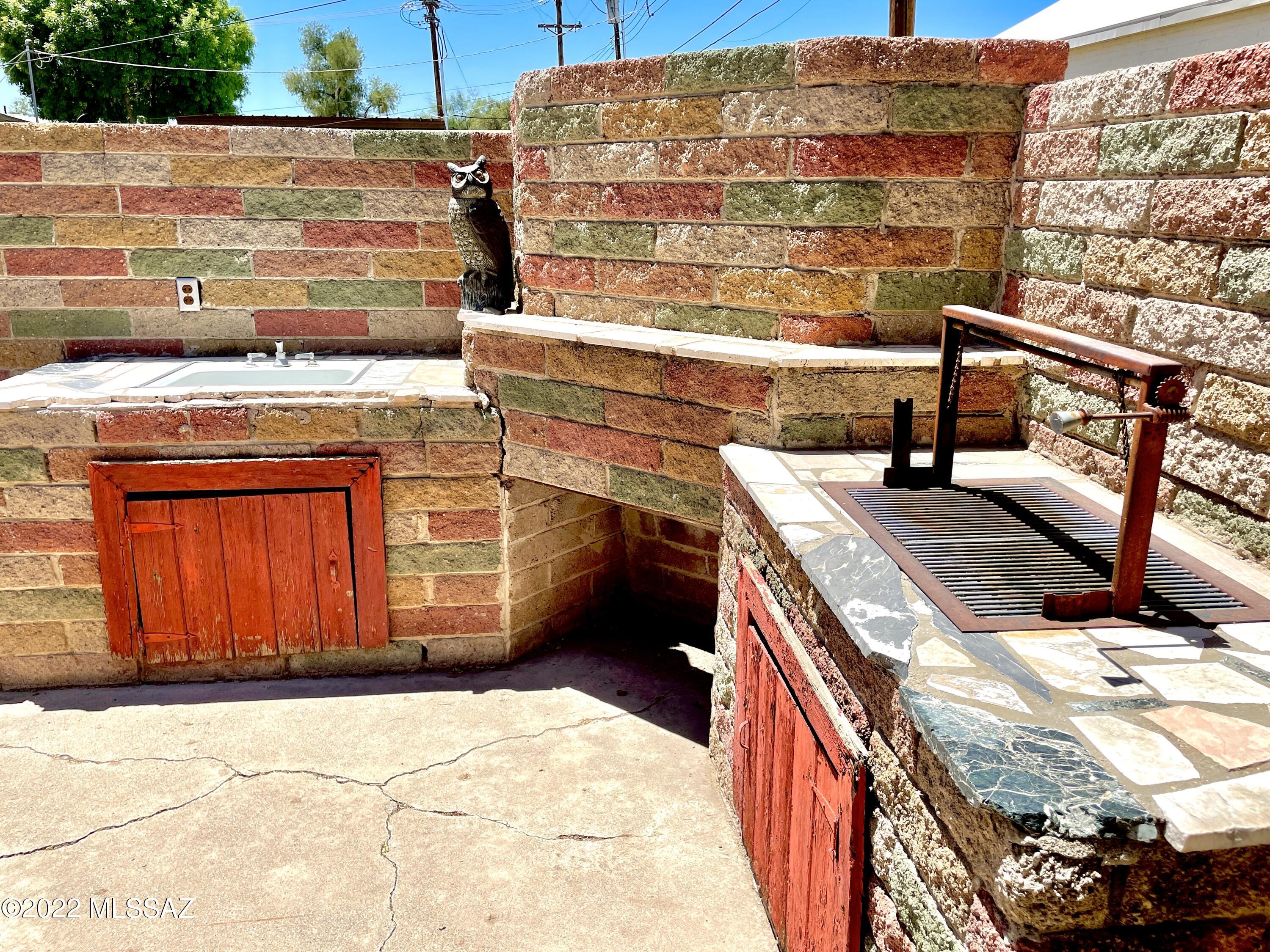 Flowing Wells Est. - Residential
