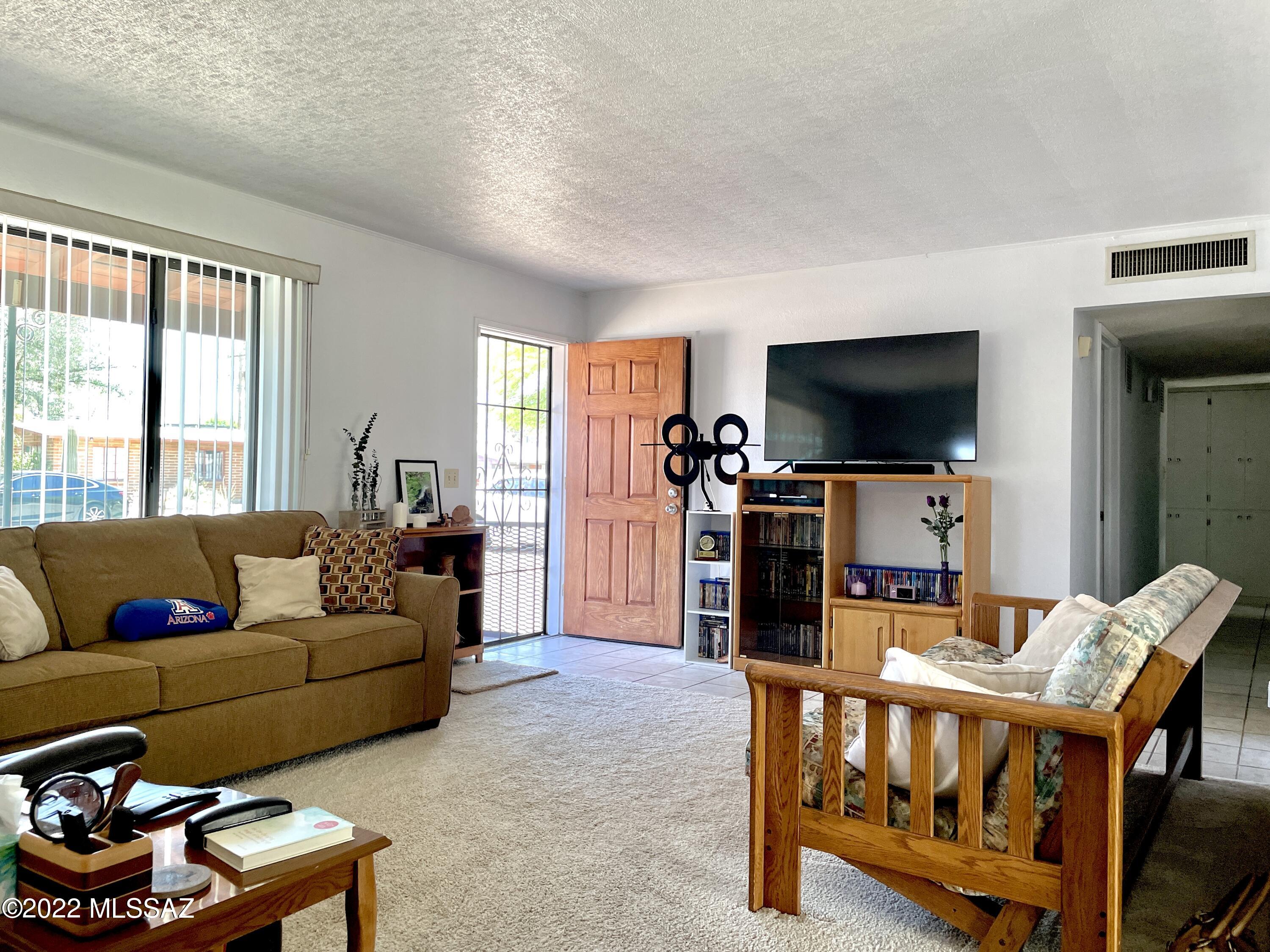 Flowing Wells Est. - Residential