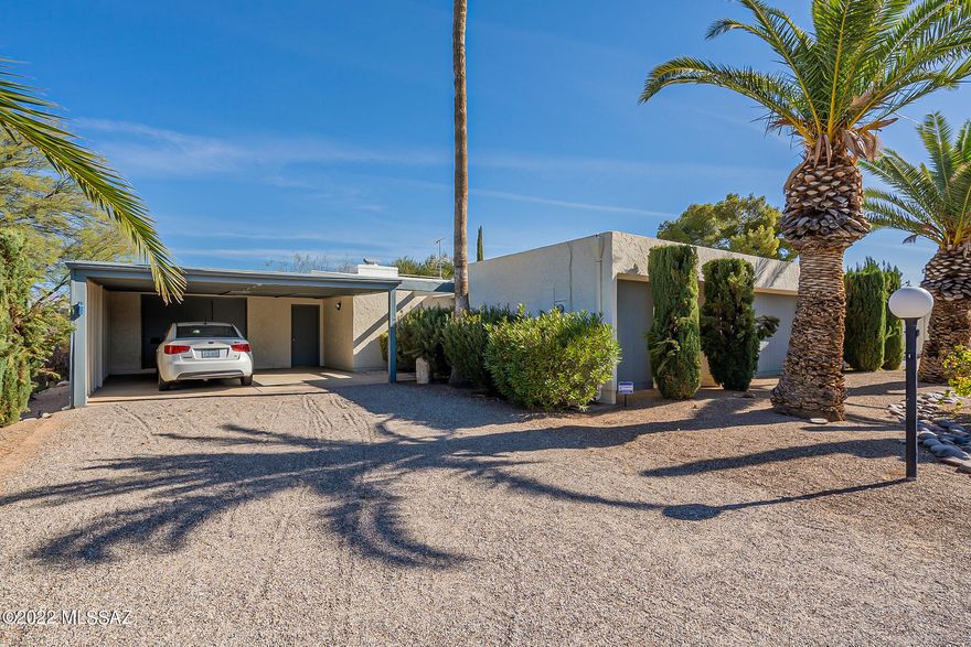 GREAT opportunity to own this well maintained townhome!! 3 Bedroom 2 Bath and it's move-in ready! This bright home has lots of natural light, large bedrooms, a really nice and good sized backyard. There is a community pool, a clubhouse, tennis courts and basketball court. The location is great, close to bike trails, shopping center and schools. This home is a must See!