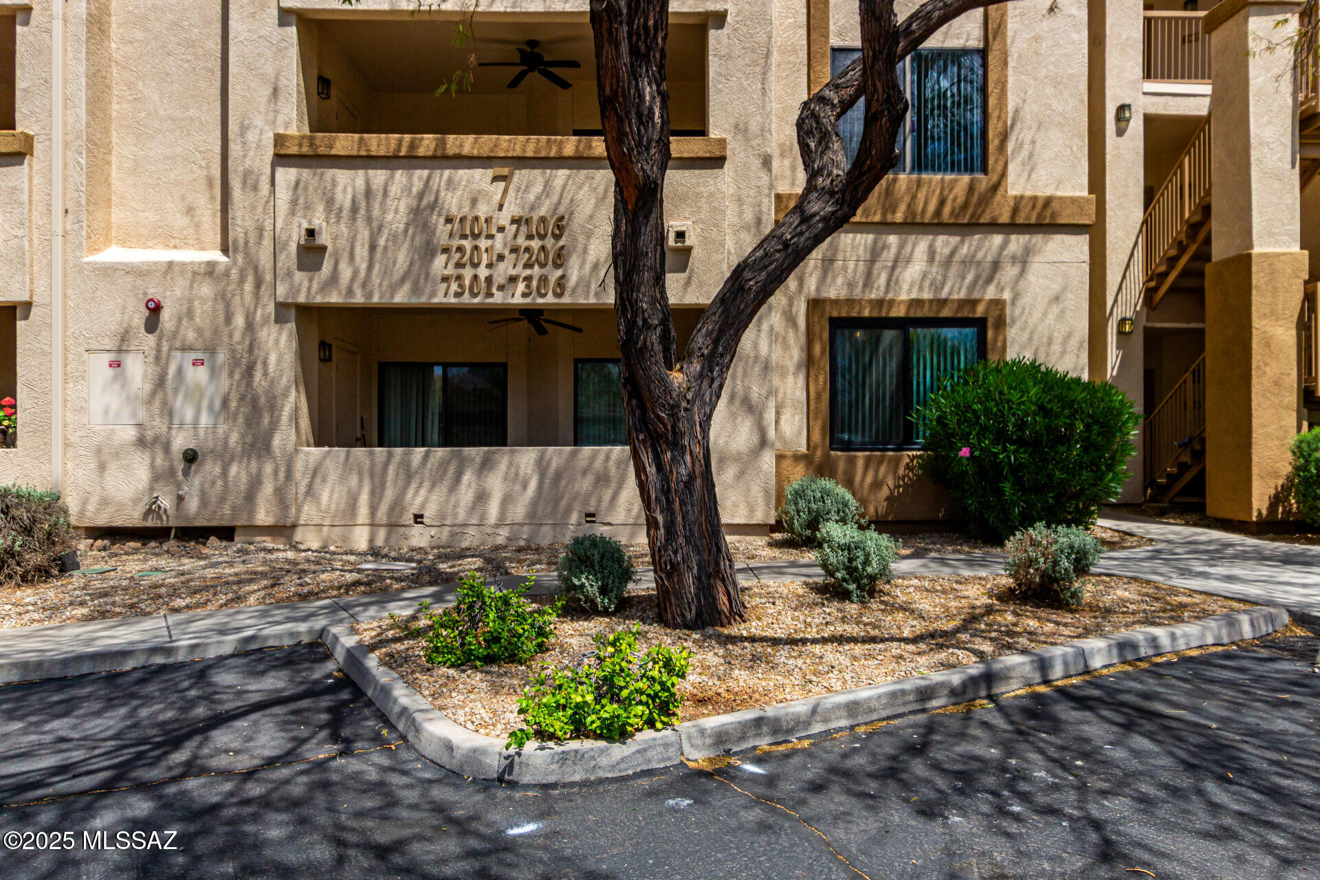 2550 E River Road UNIT 7102