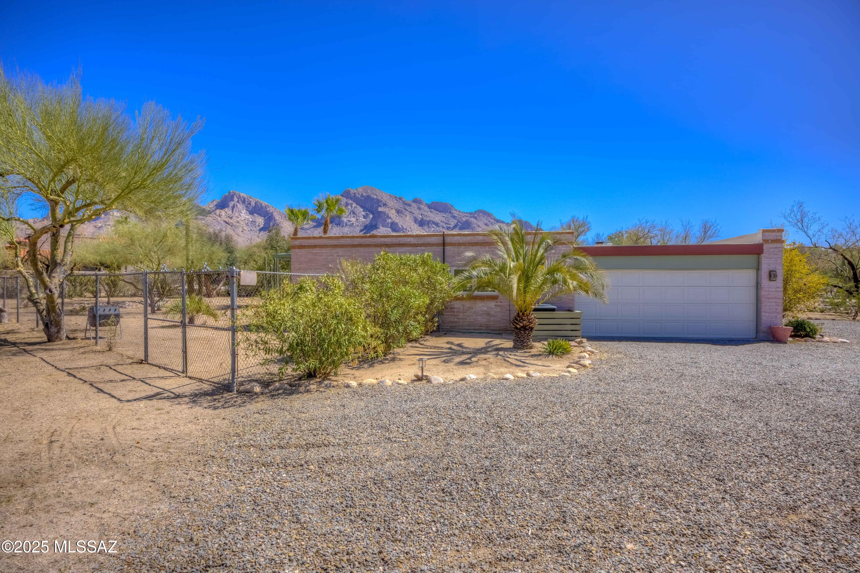 235 W Greenock Drive