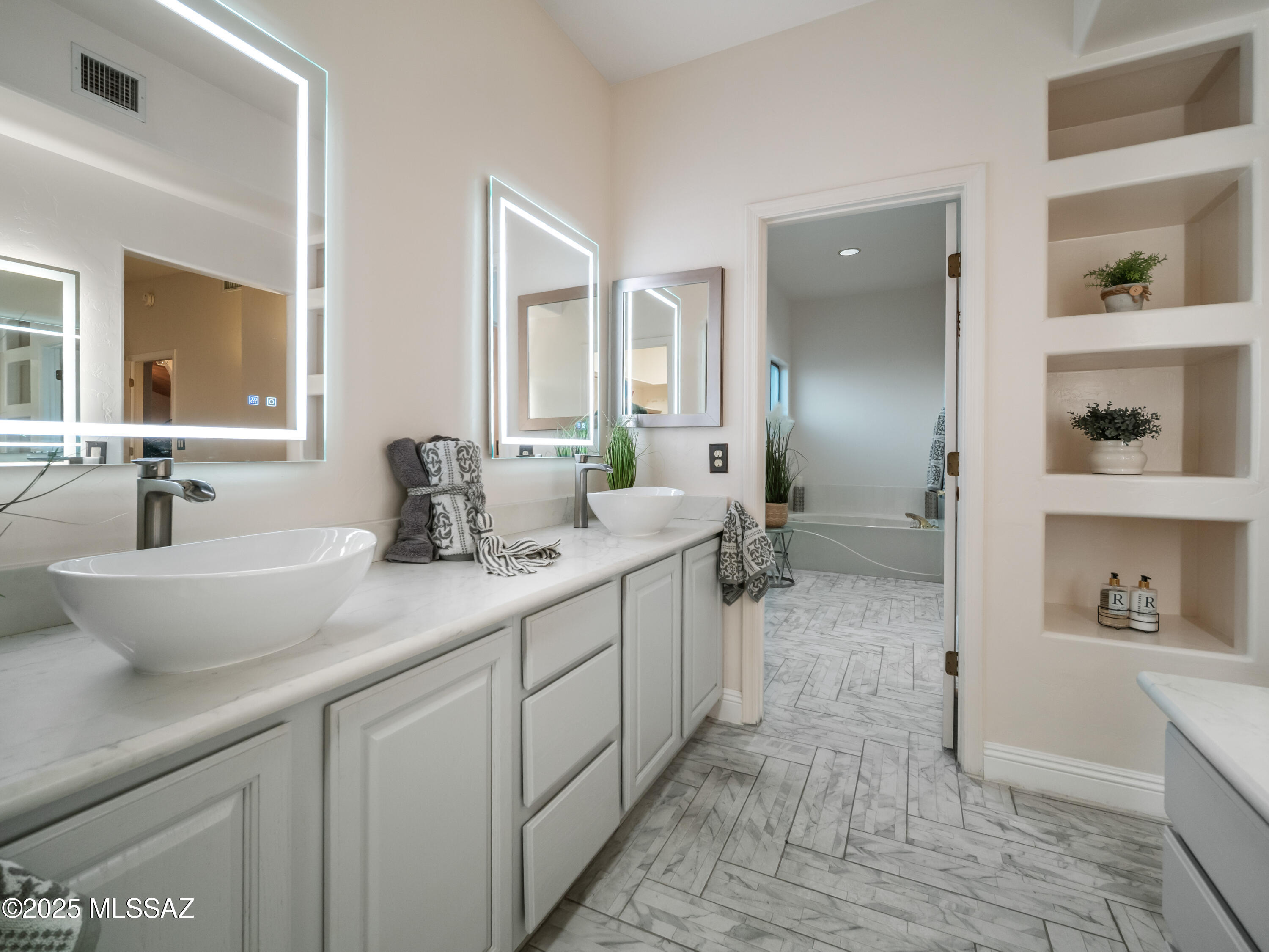 2480 Winding Place