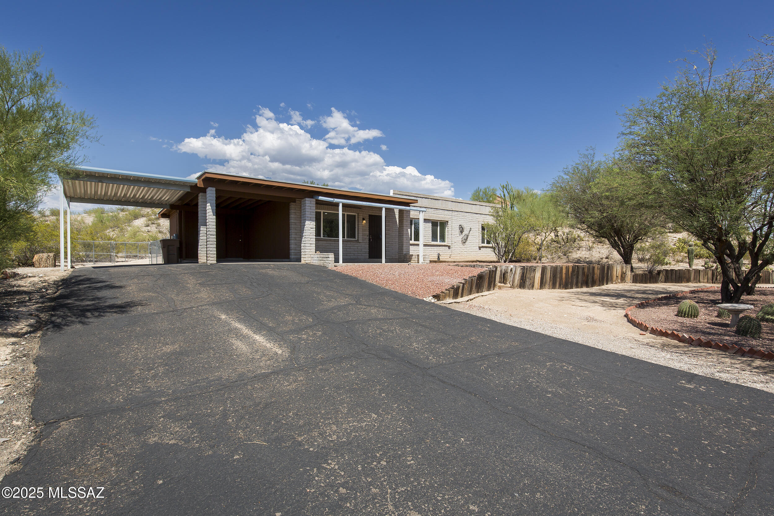 2440 W Oracle Jaynes Station Road