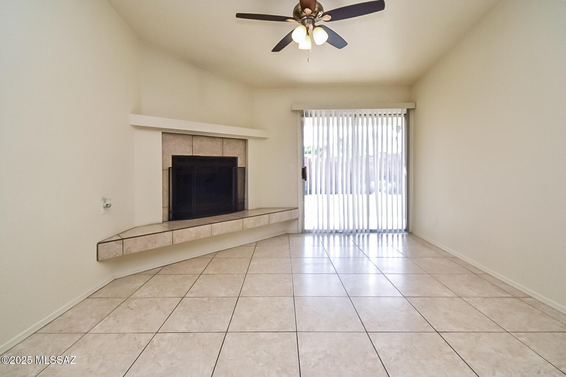 Salida Del Sol V (1-109) - Residential Lease