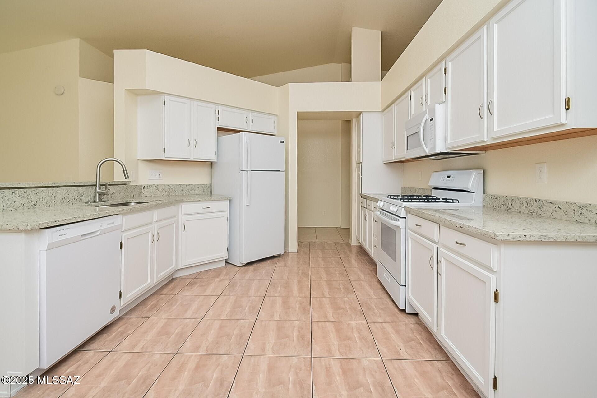 Salida Del Sol V (1-109) - Residential Lease