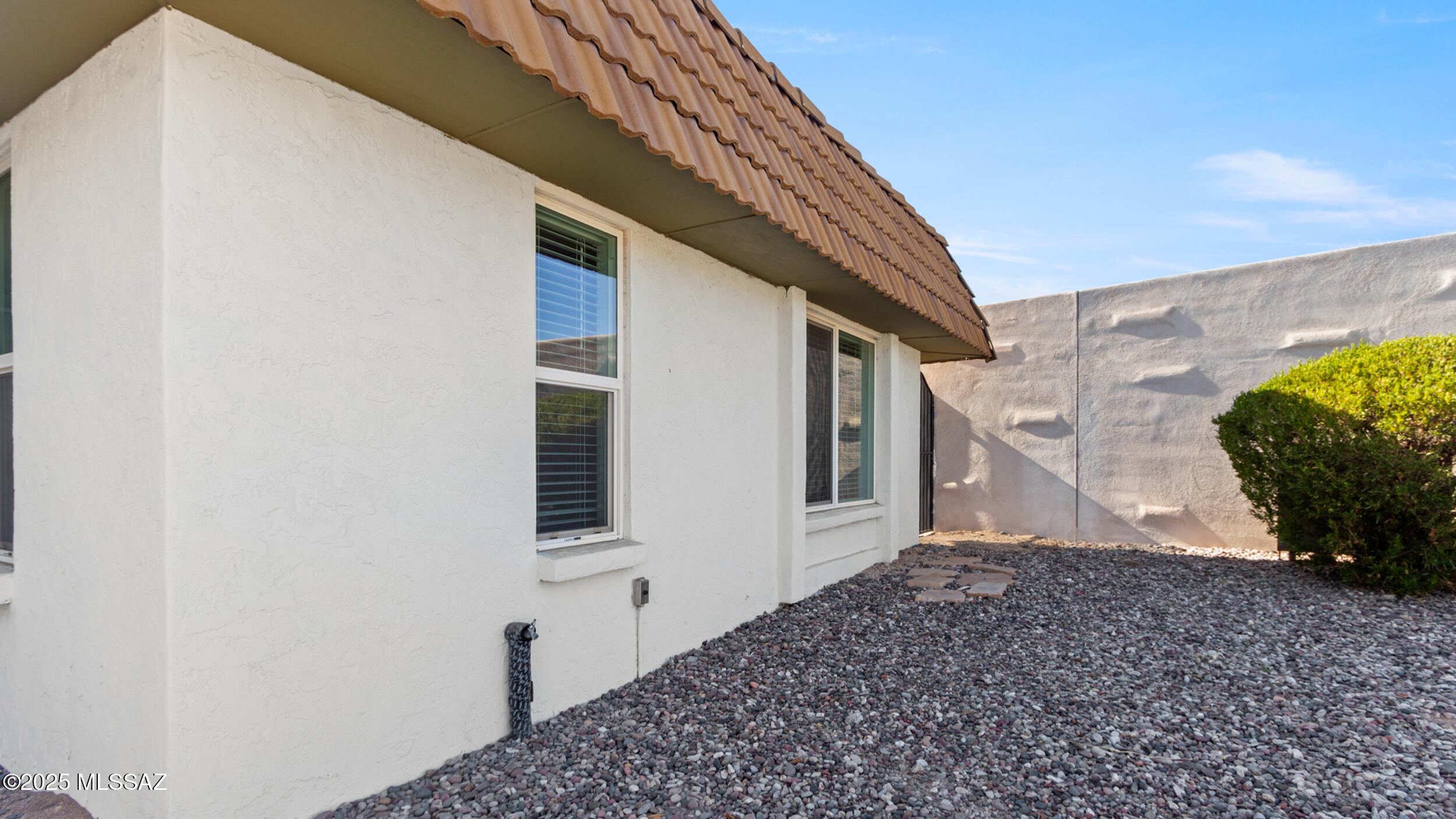 660 E River Road APT Z