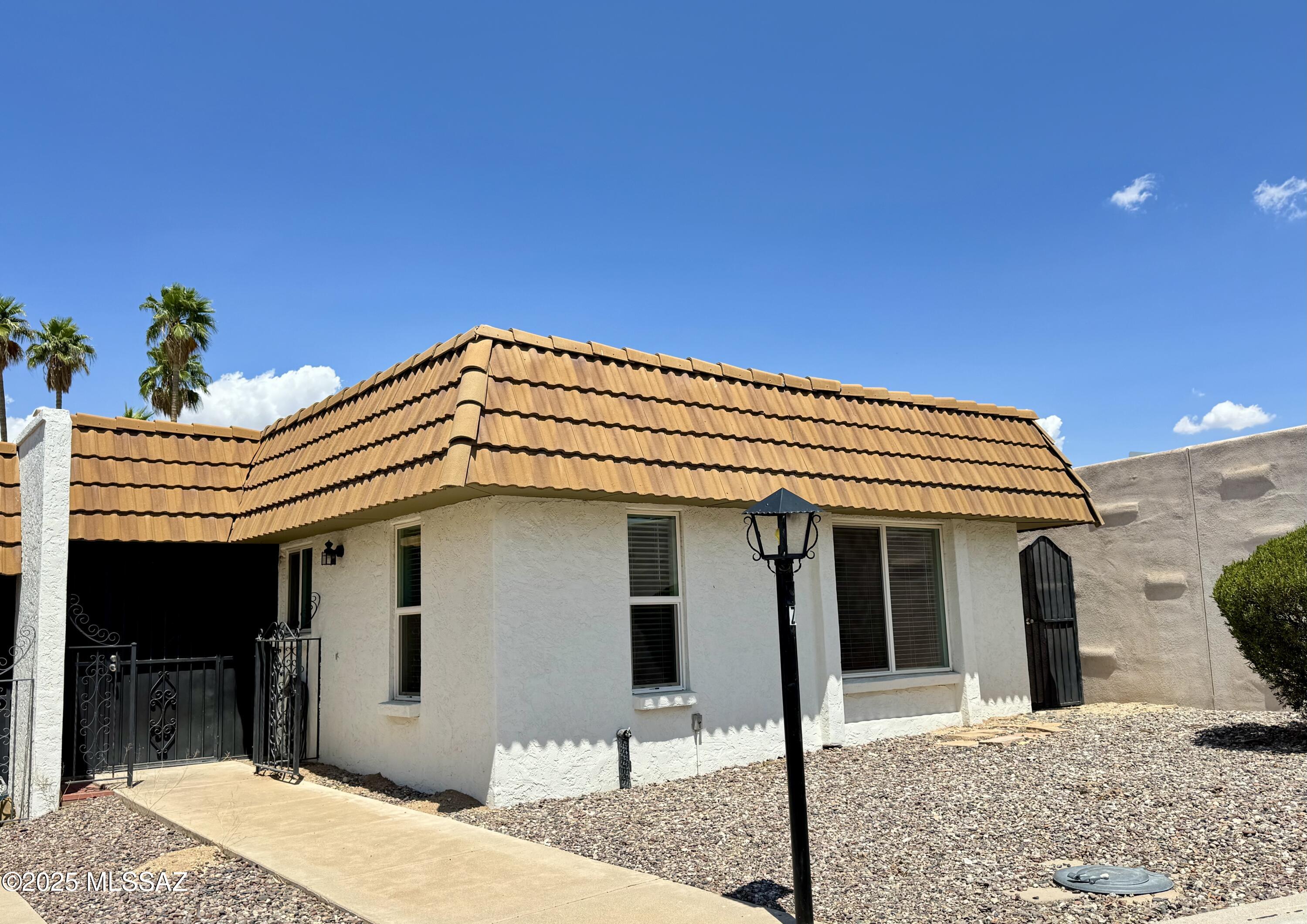 660 E River Road APT Z