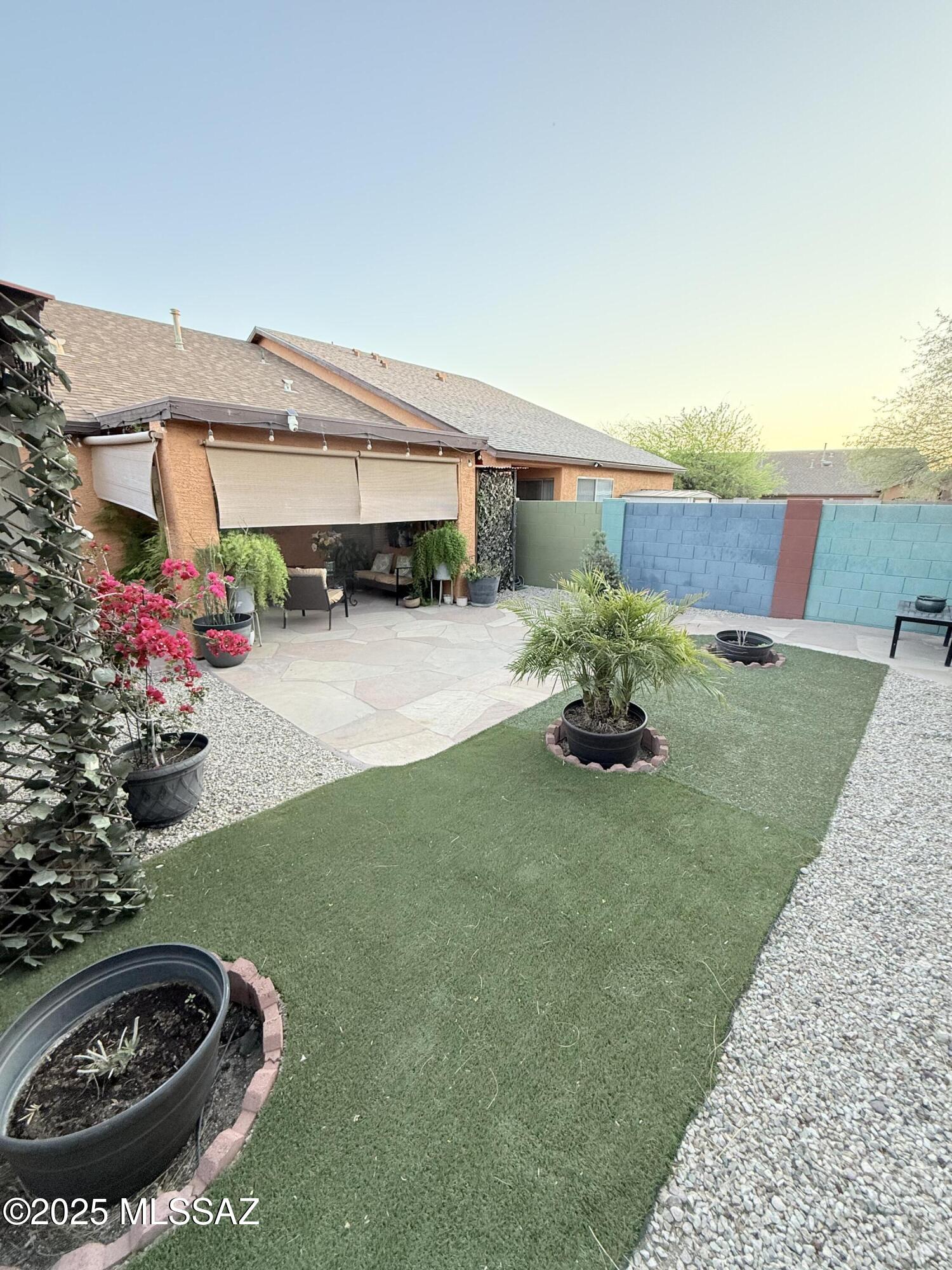 2135 E Calle Los Marmoles