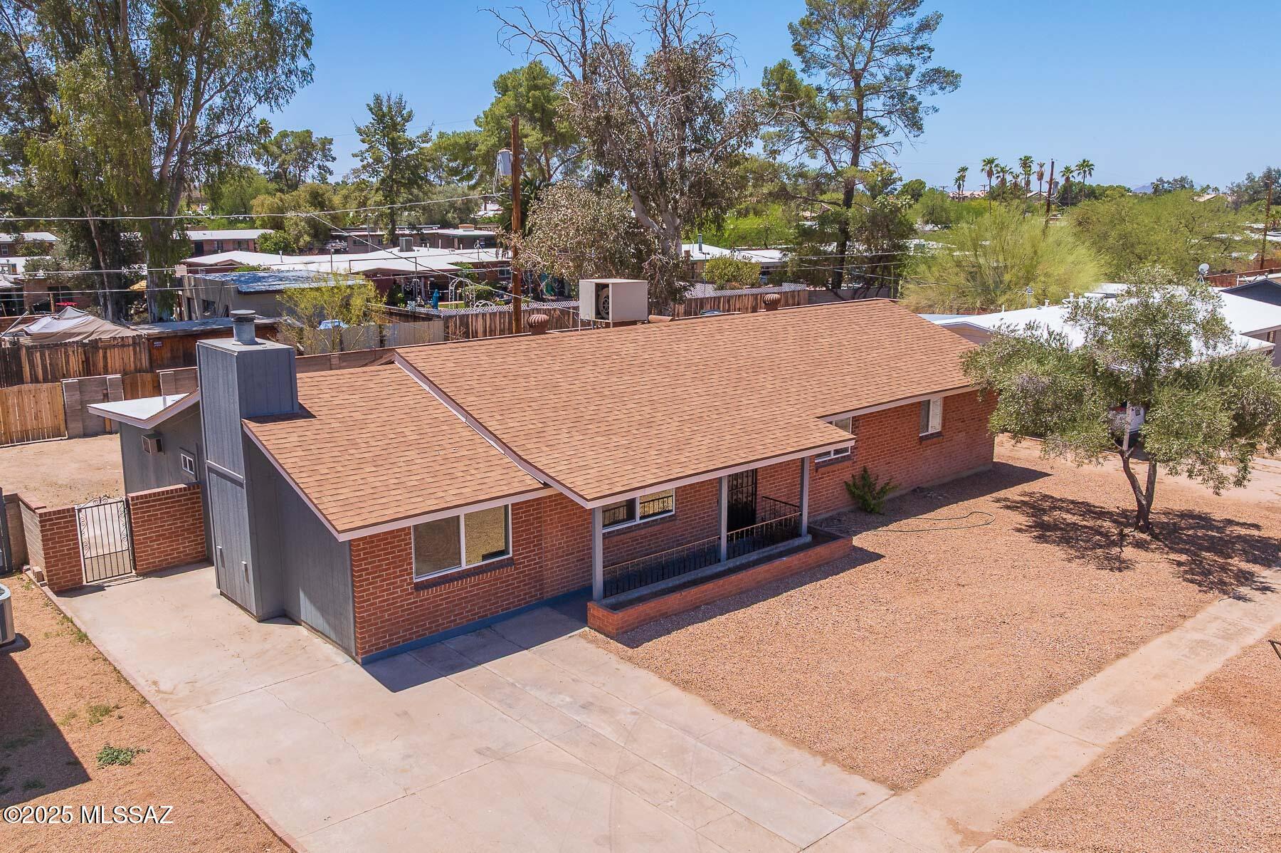 5762 E Scarlett Street