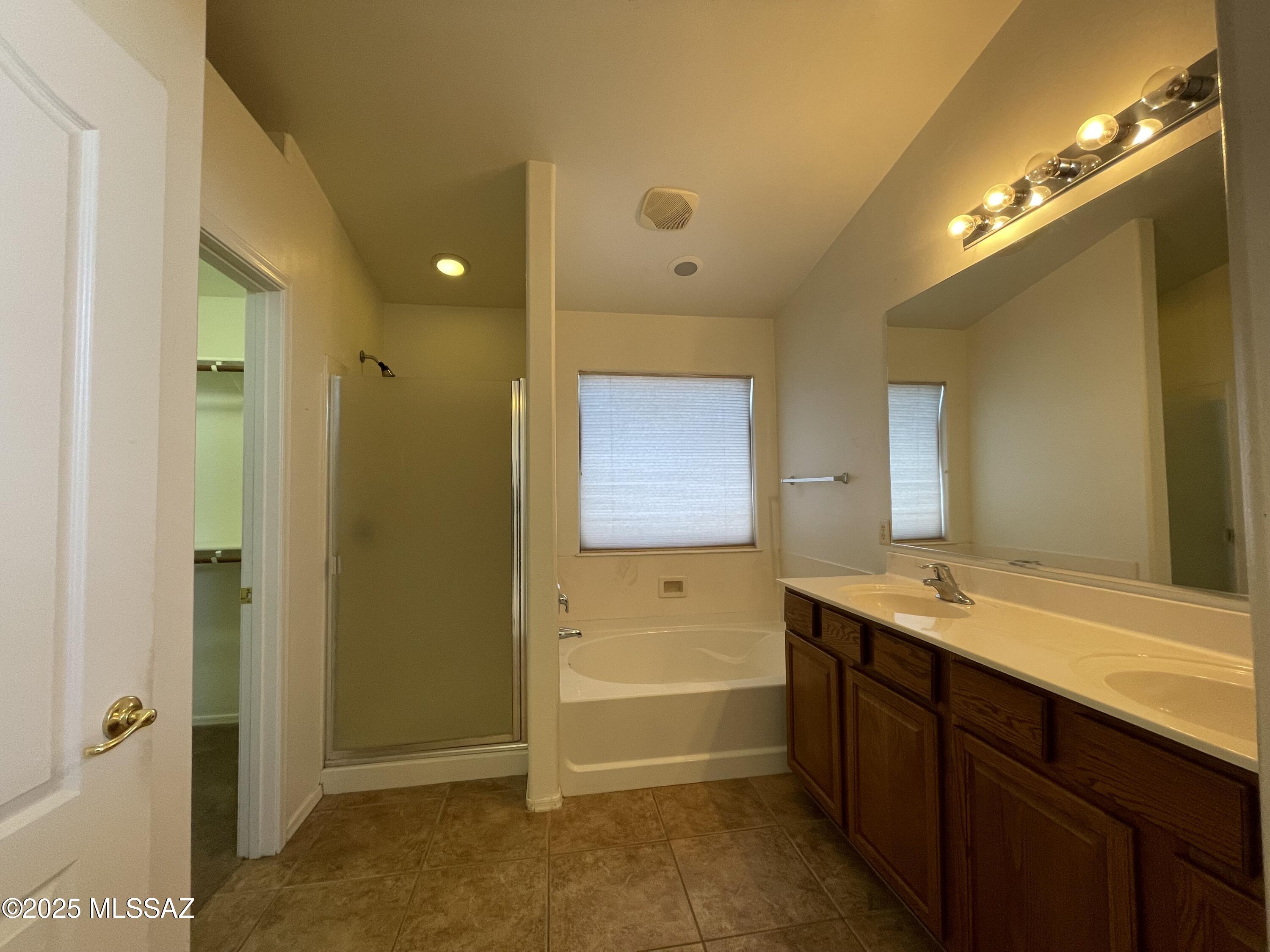 Rancho Del Lago (1-100) - Residential Lease