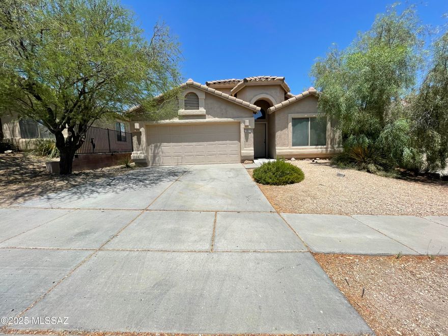 Amazing 4bed/2bath located in Vail School District! Plenty of living space in this 1812sqft home! Spacious kitchen with an island and all brand new Stainless Steel appliances! Plenty of cupboard and counter space too. Flow-through living and dining area with wonderful natural light. Primary bedroom with walk-in shower and separate tub and large walk-in closet. Three other spacious bedrooms, perfect to use for office space too! Laundry room with washer and dryer hookups. Wonderful private backyard with a covered patio and fire place perfect for those cool desert nights! Hurry before it's gone! *Hot Tub non functional*