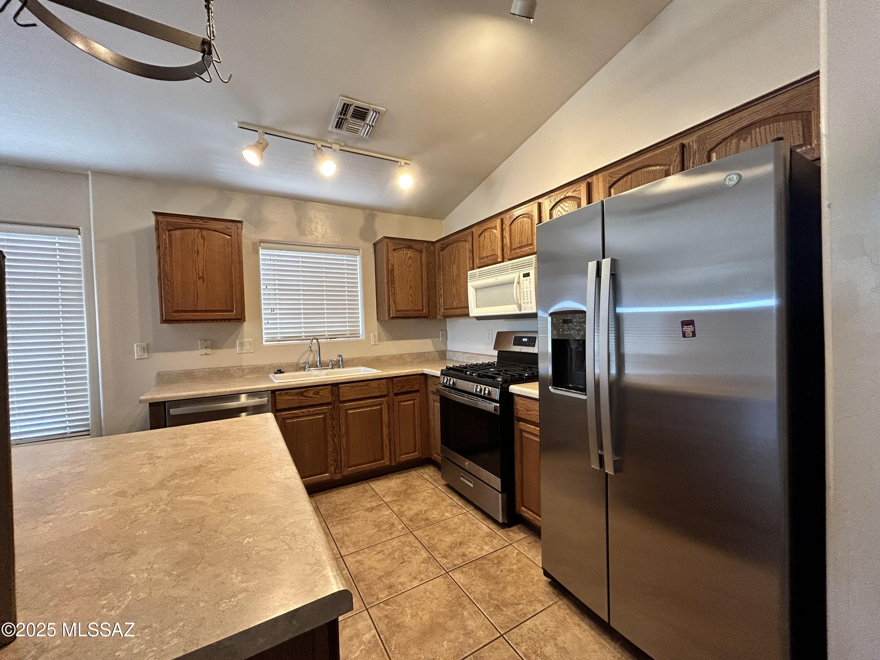 Rancho Del Lago (1-100) - Residential Lease