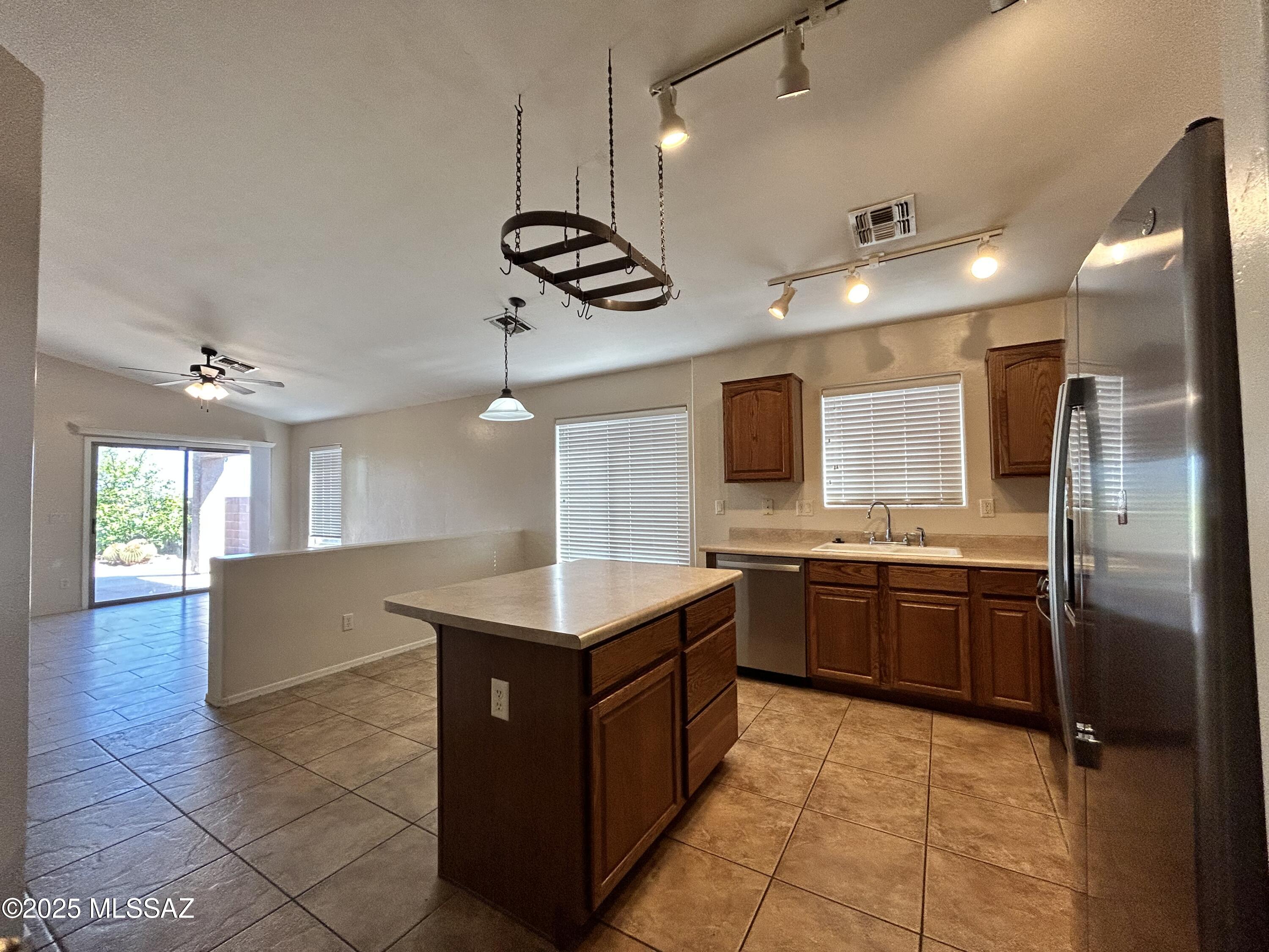 Rancho Del Lago (1-100) - Residential Lease
