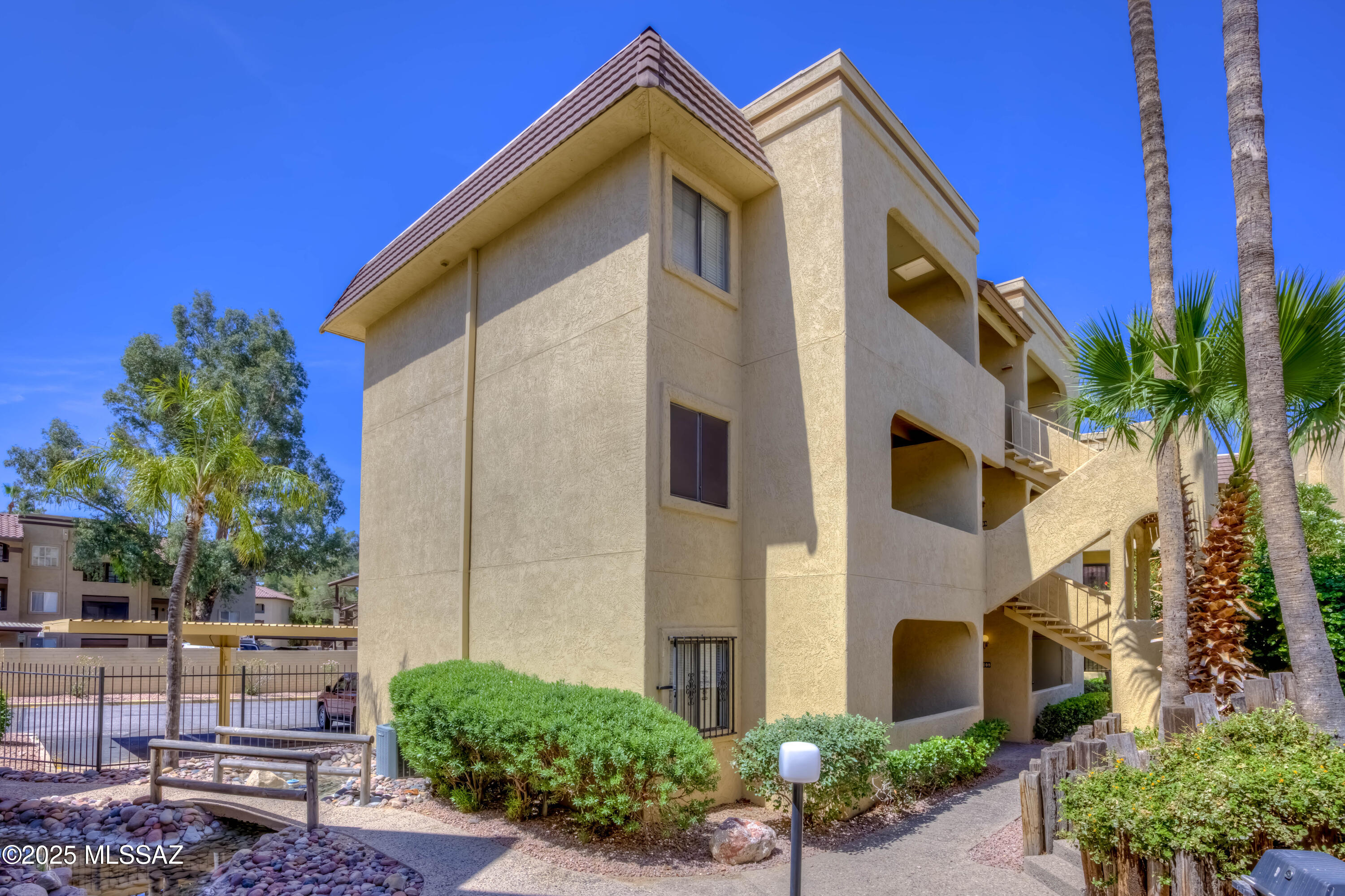 5500 N Valley View Road 107