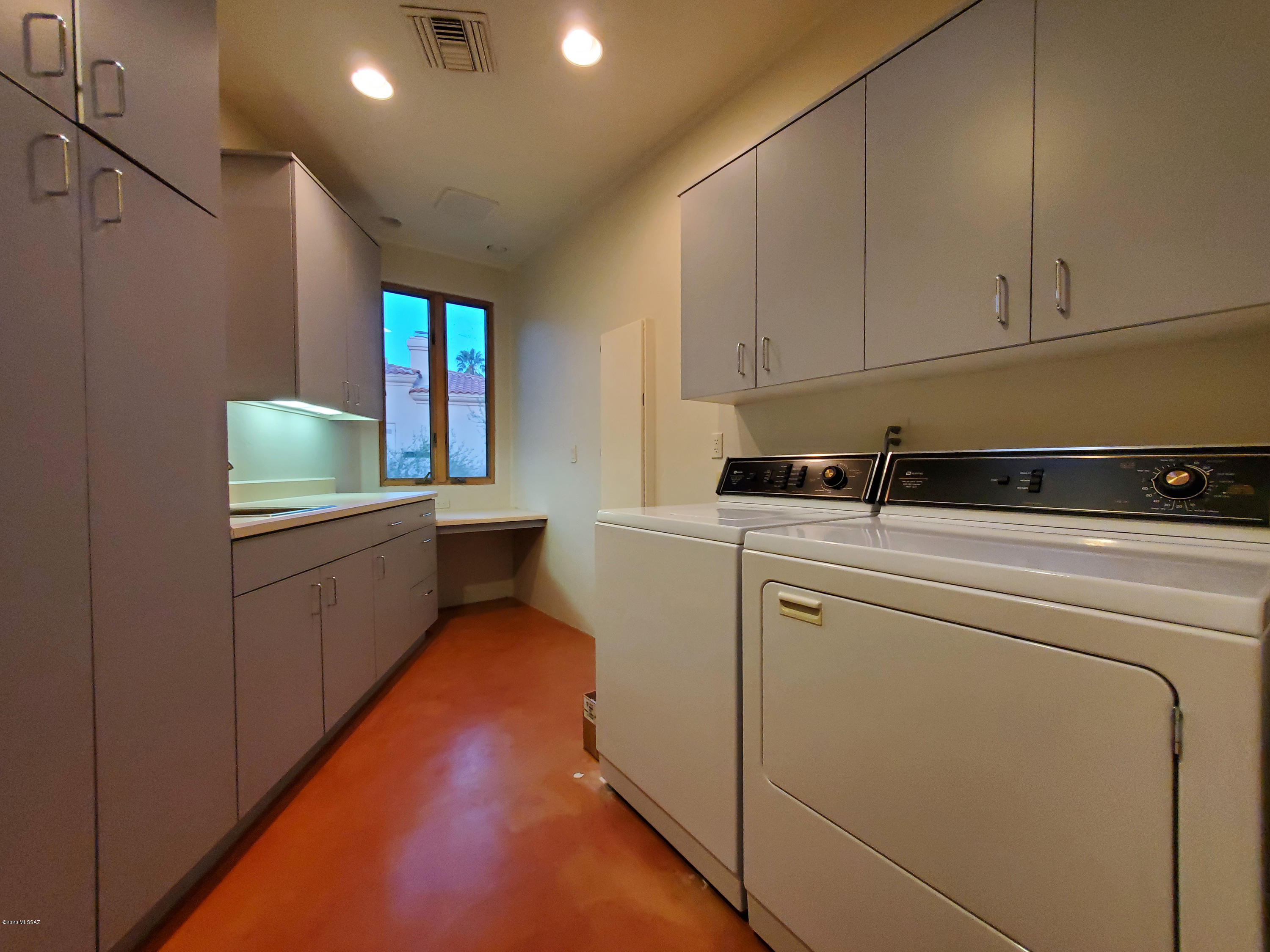 Finisterra II (211-302) - Residential
