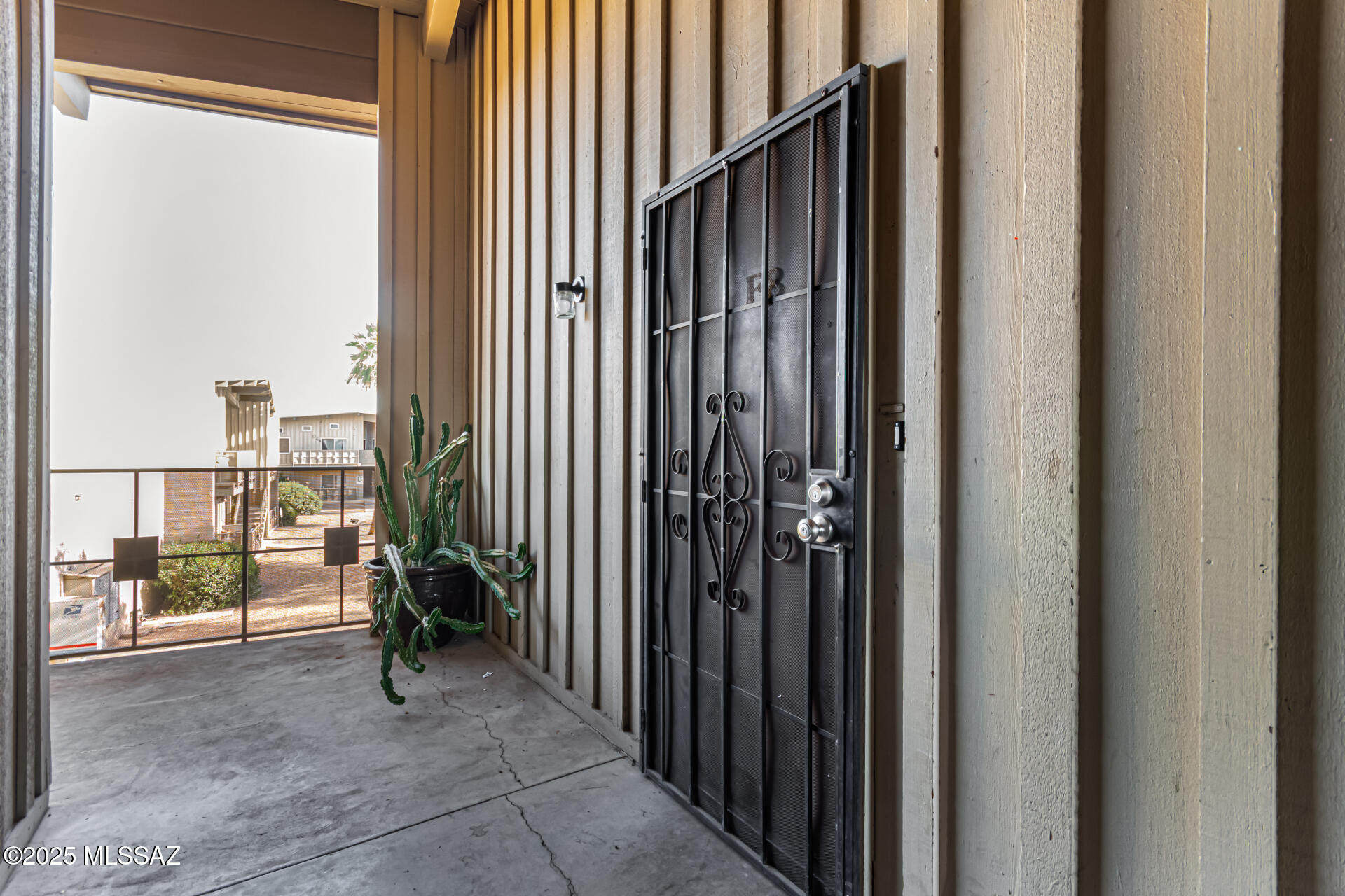 2525 N Alvernon Way UNIT F8