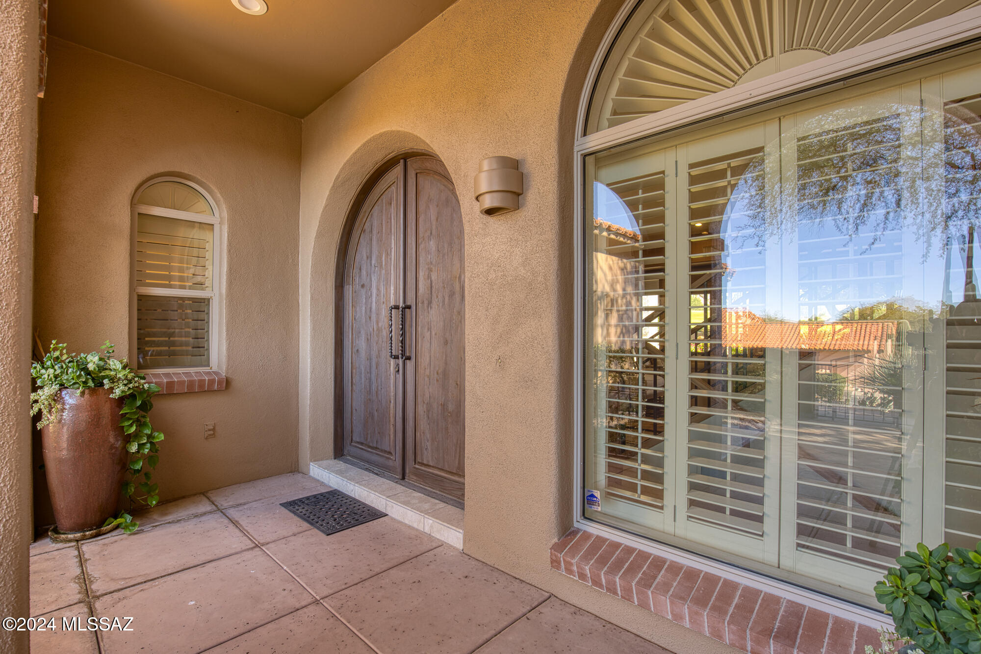 6404 N Desert Wind Circle