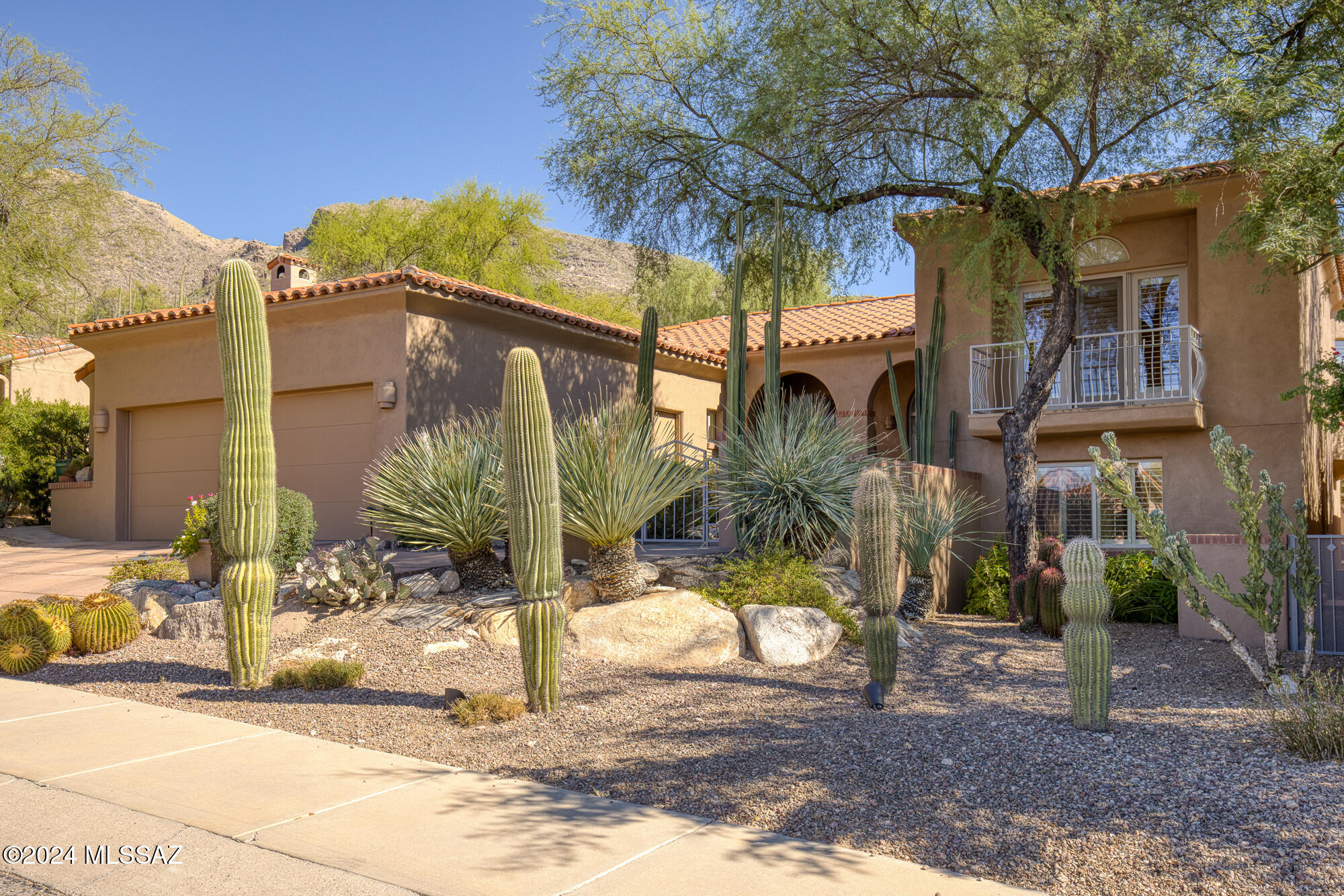 6404 N Desert Wind Circle