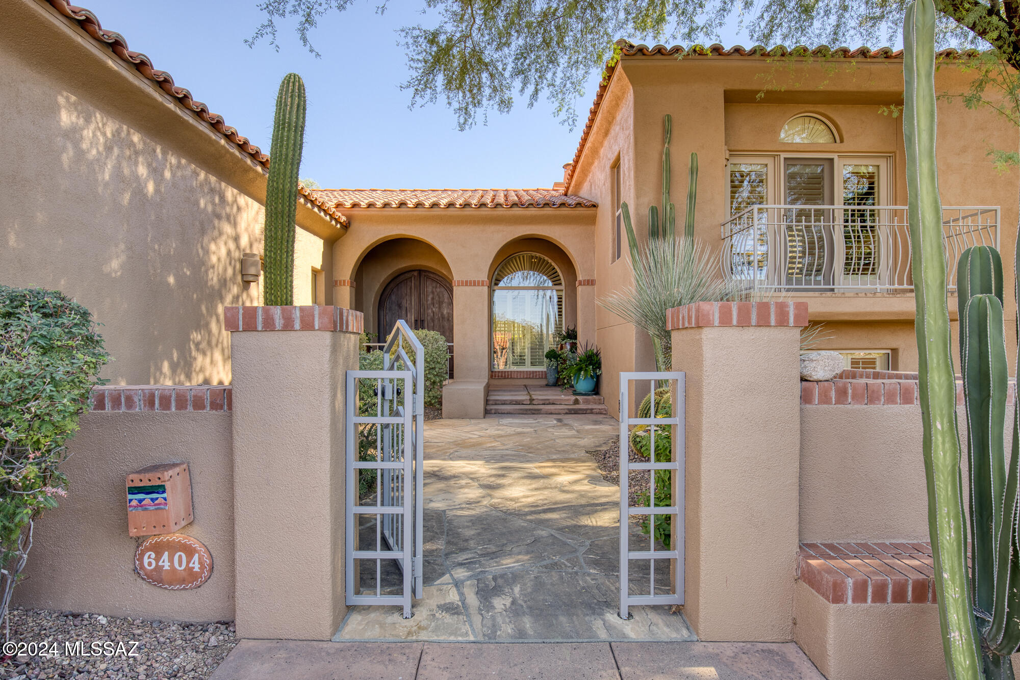 6404 N Desert Wind Circle
