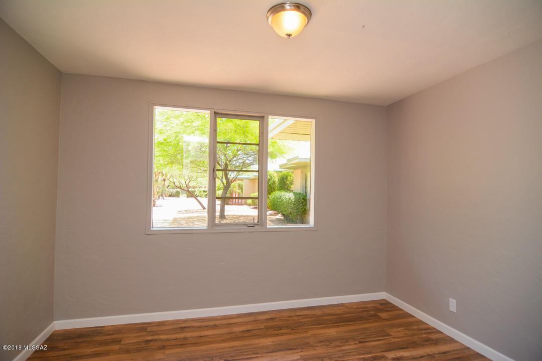 Country Club Manor Condos (1-51) - Residential