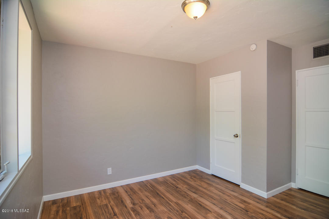 Country Club Manor Condos (1-51) - Residential
