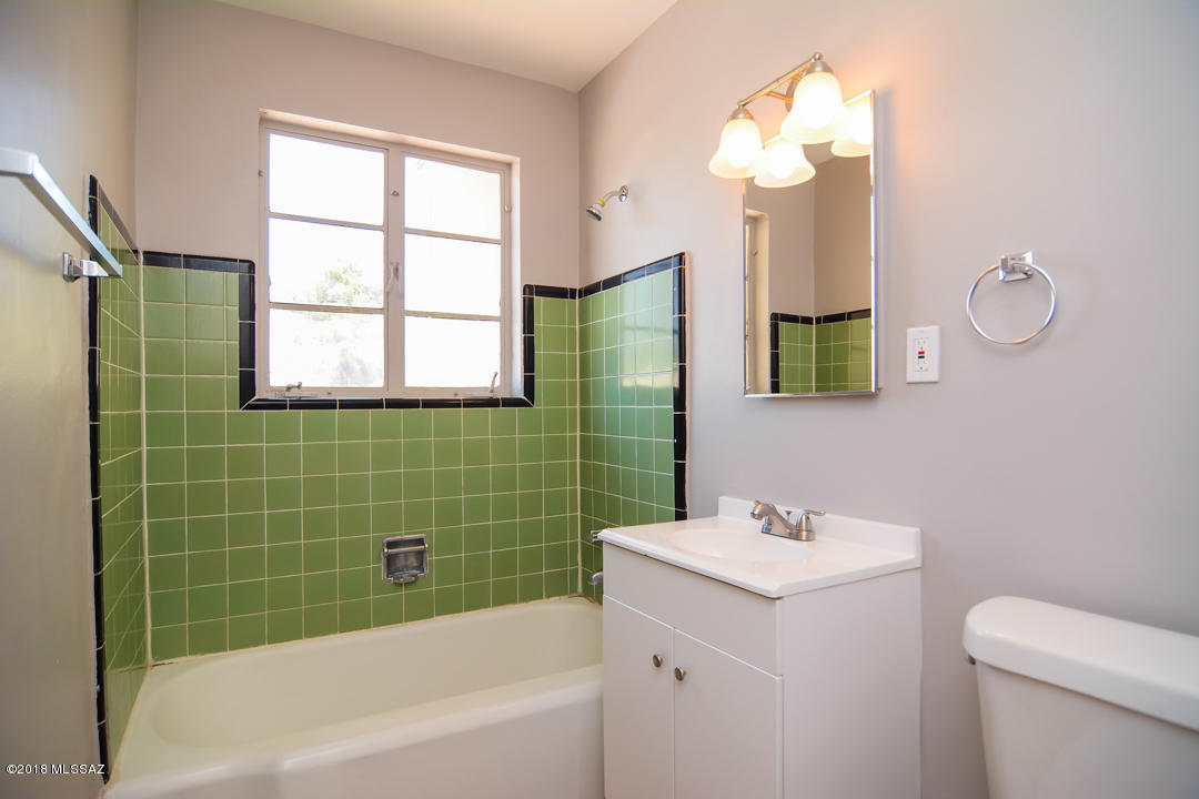 Country Club Manor Condos (1-51) - Residential