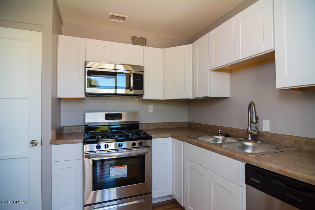 Country Club Manor Condos (1-51) - Residential