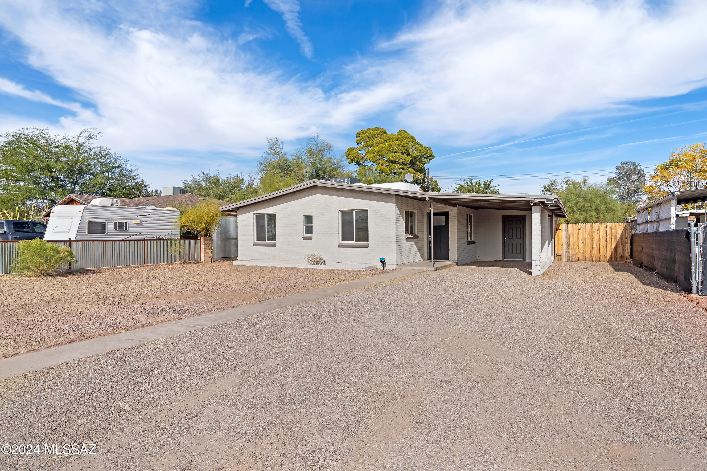 905 E Prince Road