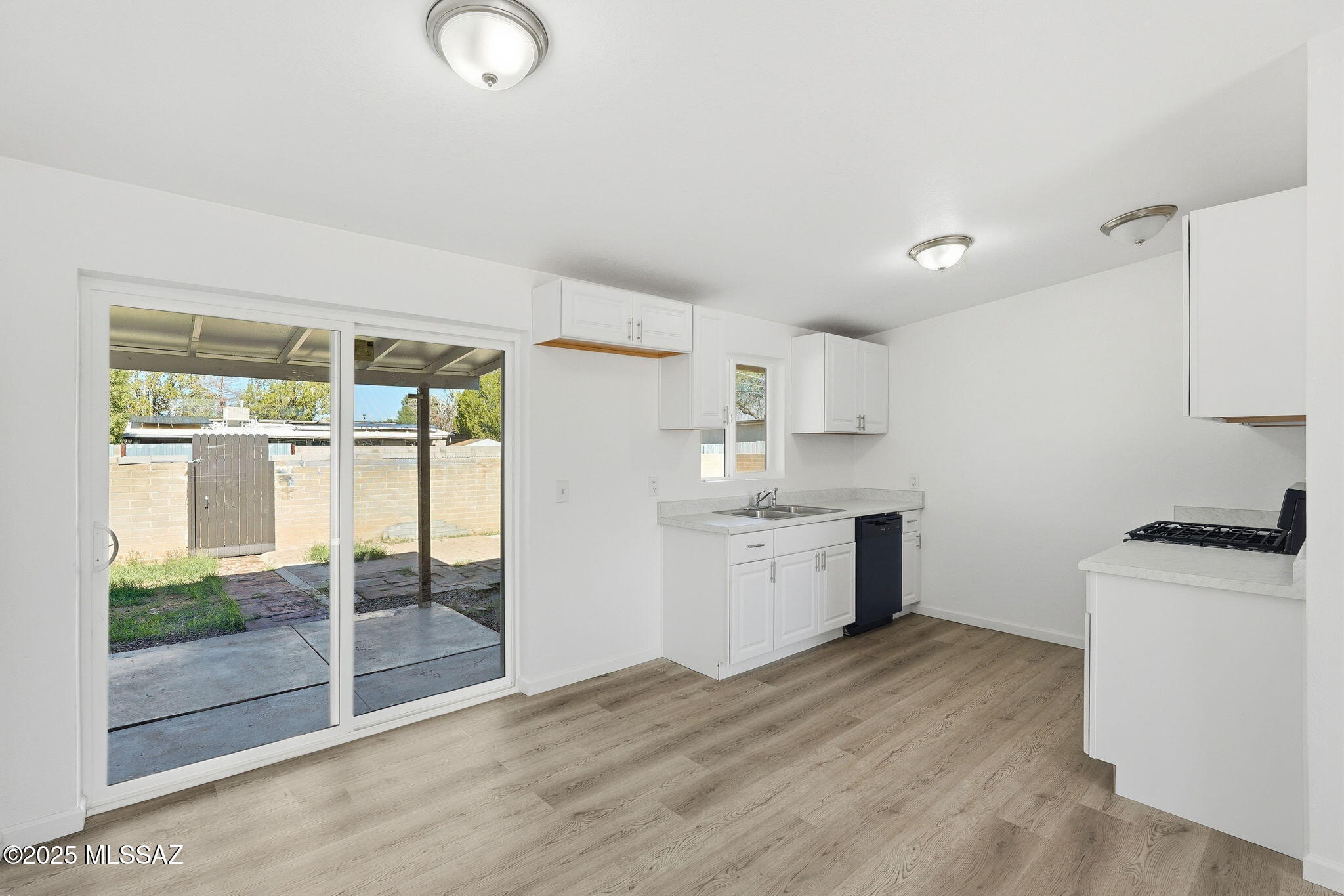 932 W Weymouth Street