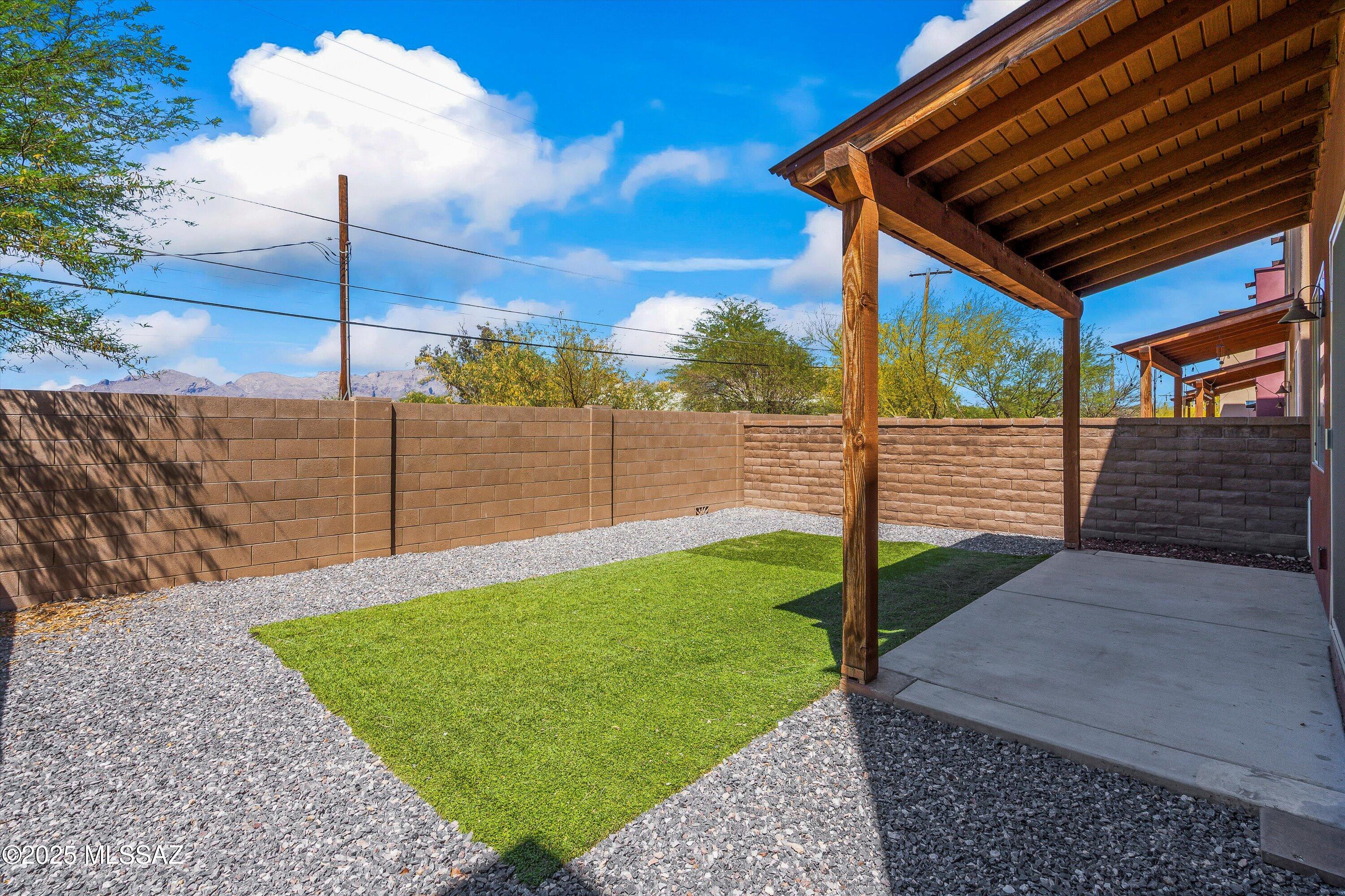 2868 N Silkie Place