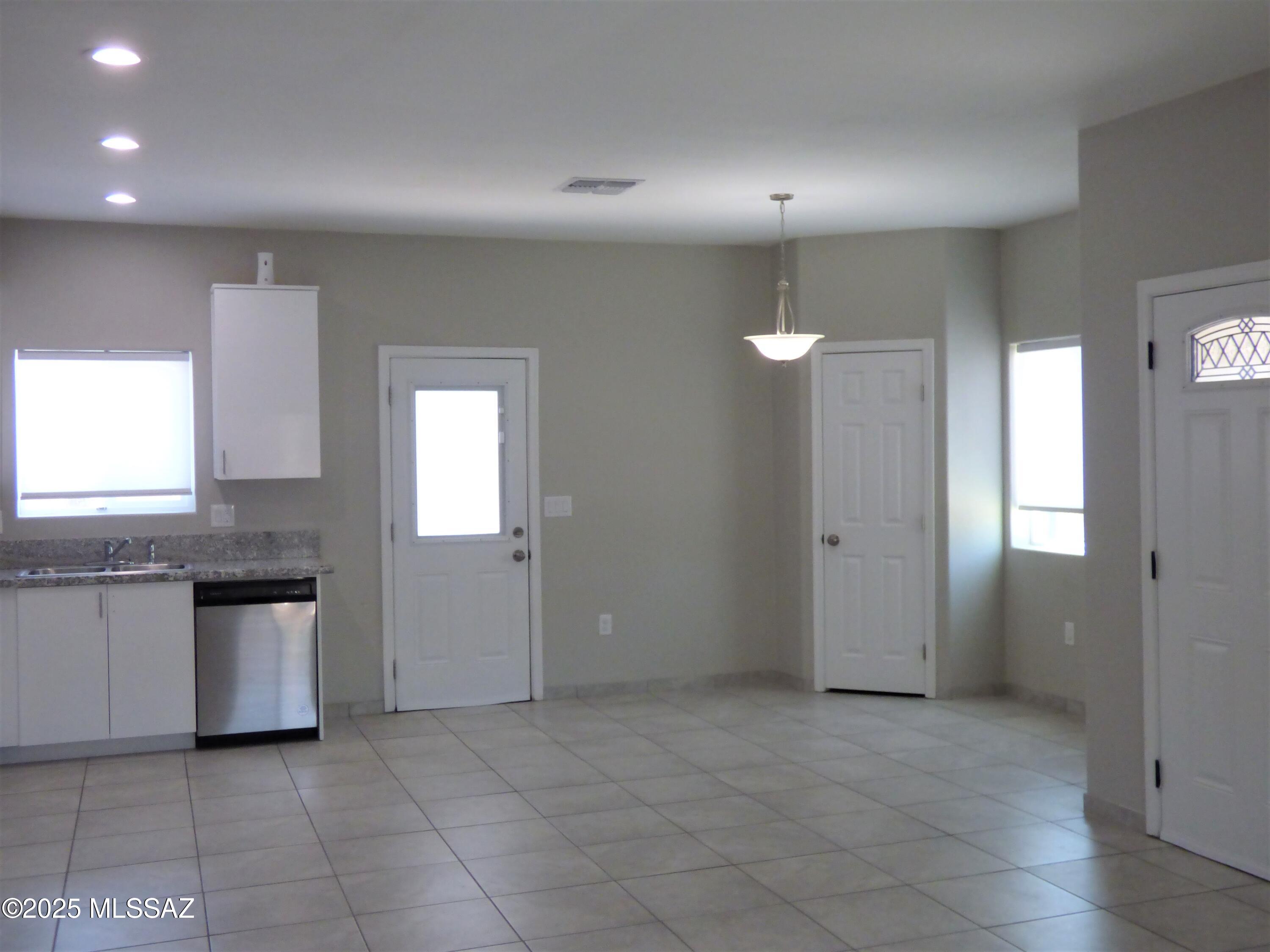 1699 S San Antonio Drive
