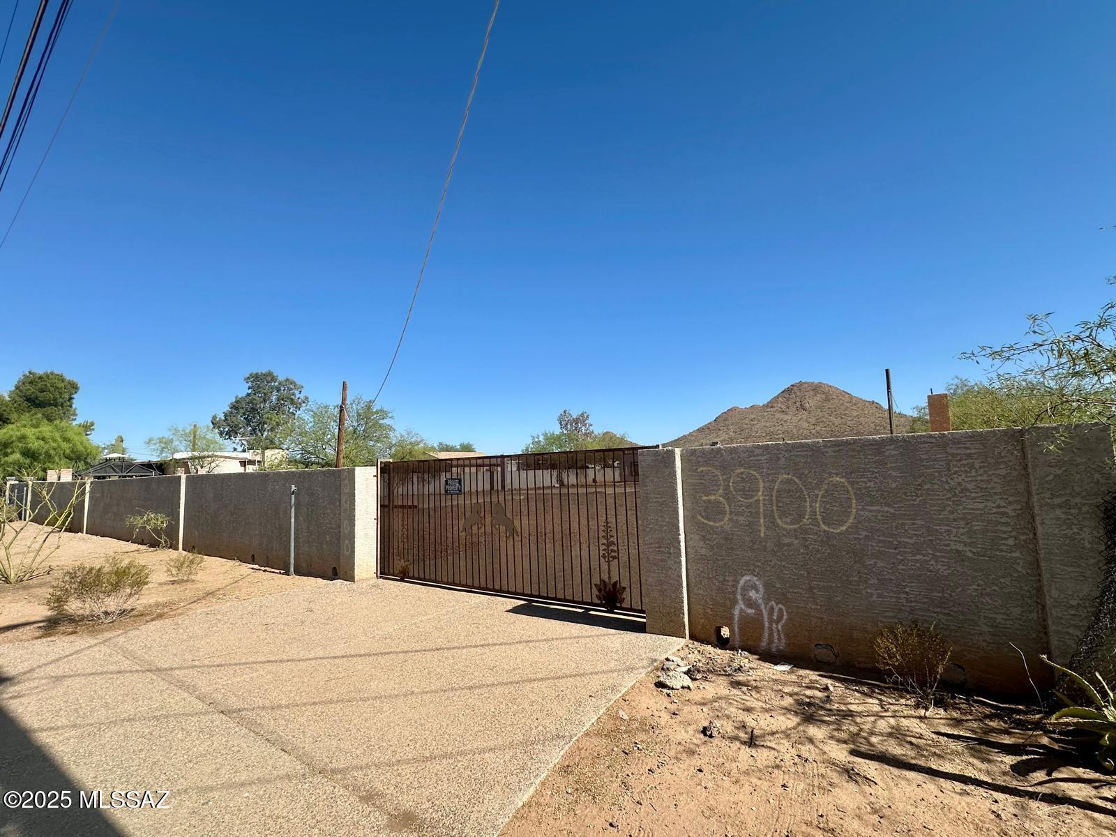 3900 W Calle Torim