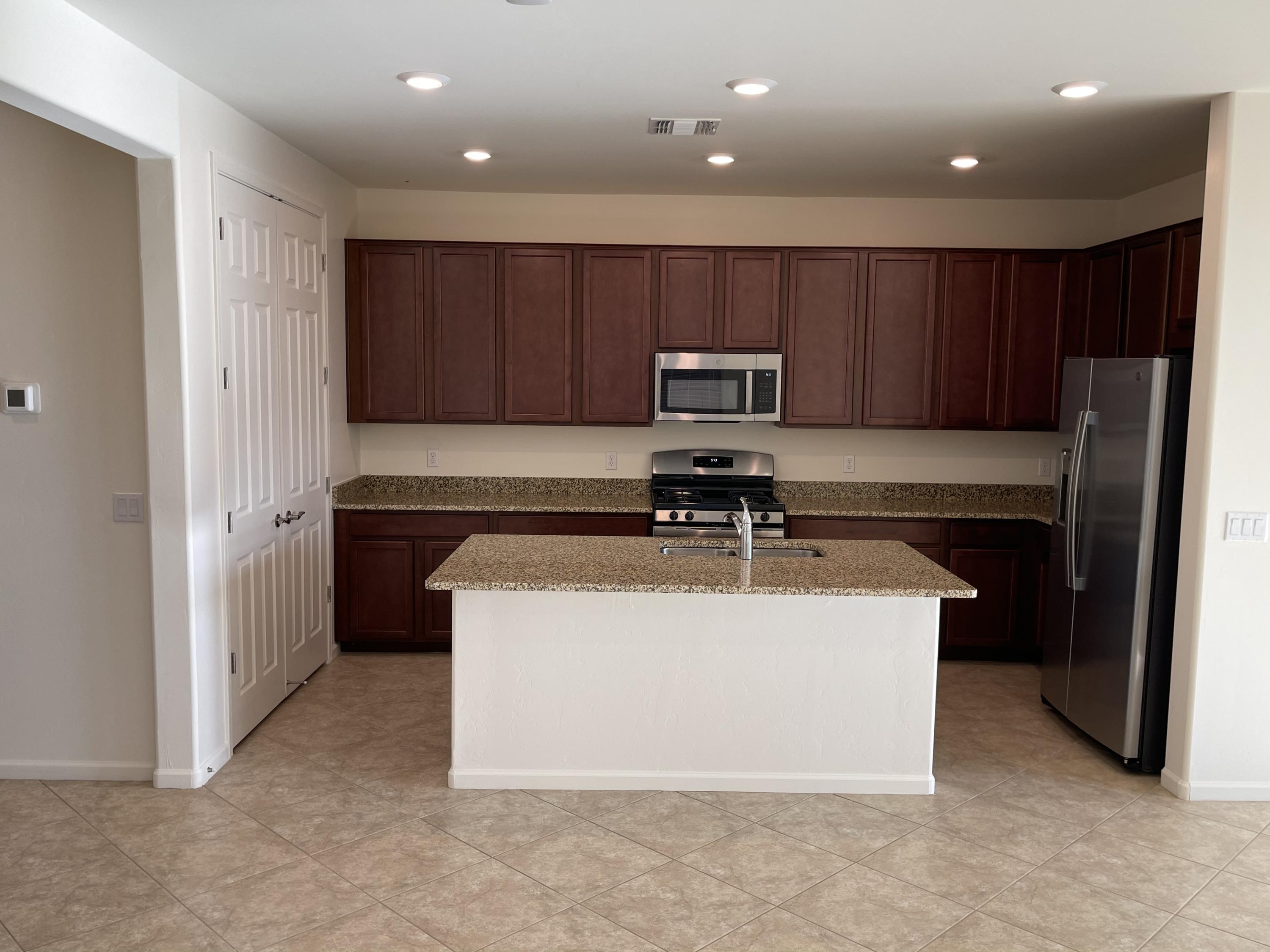The Vistas At Rincon Knolls SQ20152600506 - Residential Lease