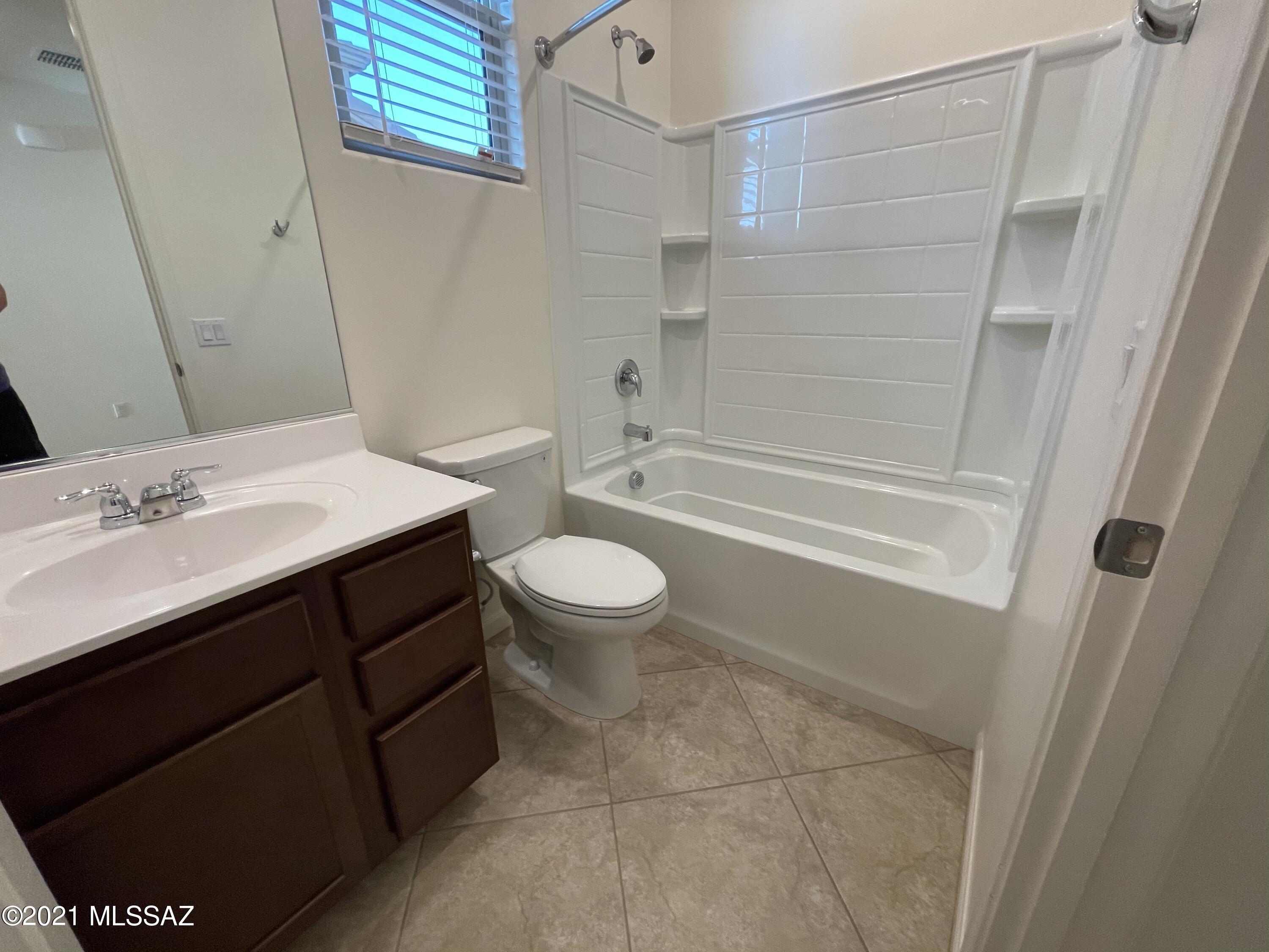 The Vistas At Rincon Knolls SQ20152600506 - Residential Lease