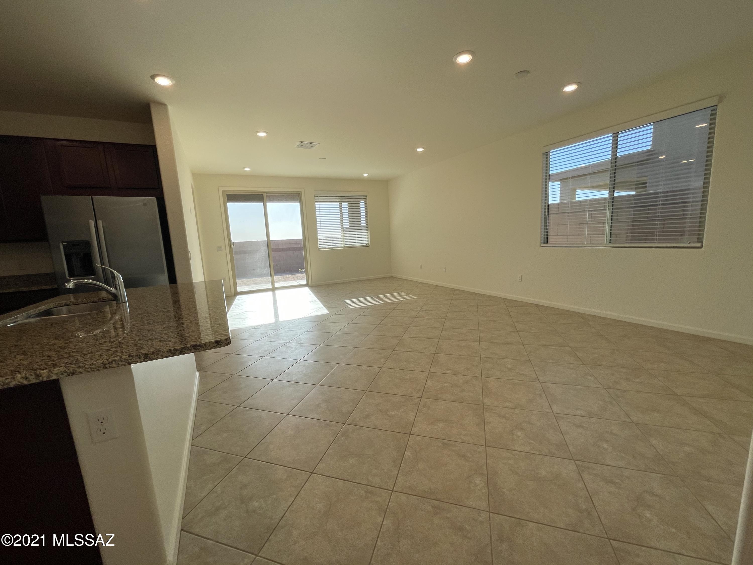 The Vistas At Rincon Knolls SQ20152600506 - Residential Lease