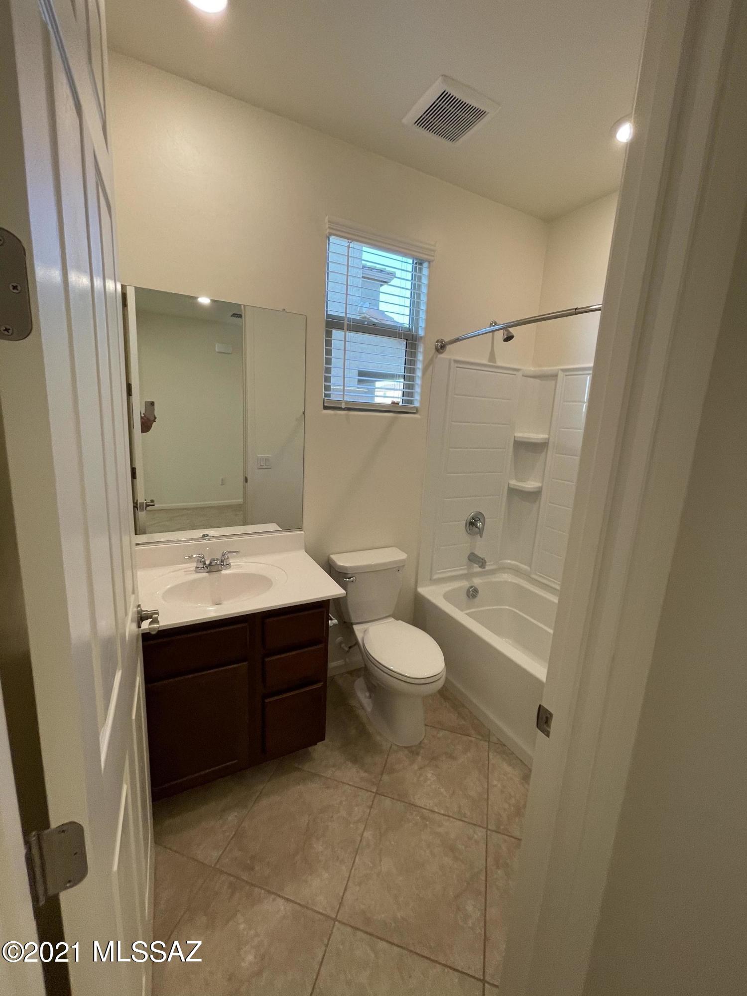 The Vistas At Rincon Knolls SQ20152600506 - Residential Lease